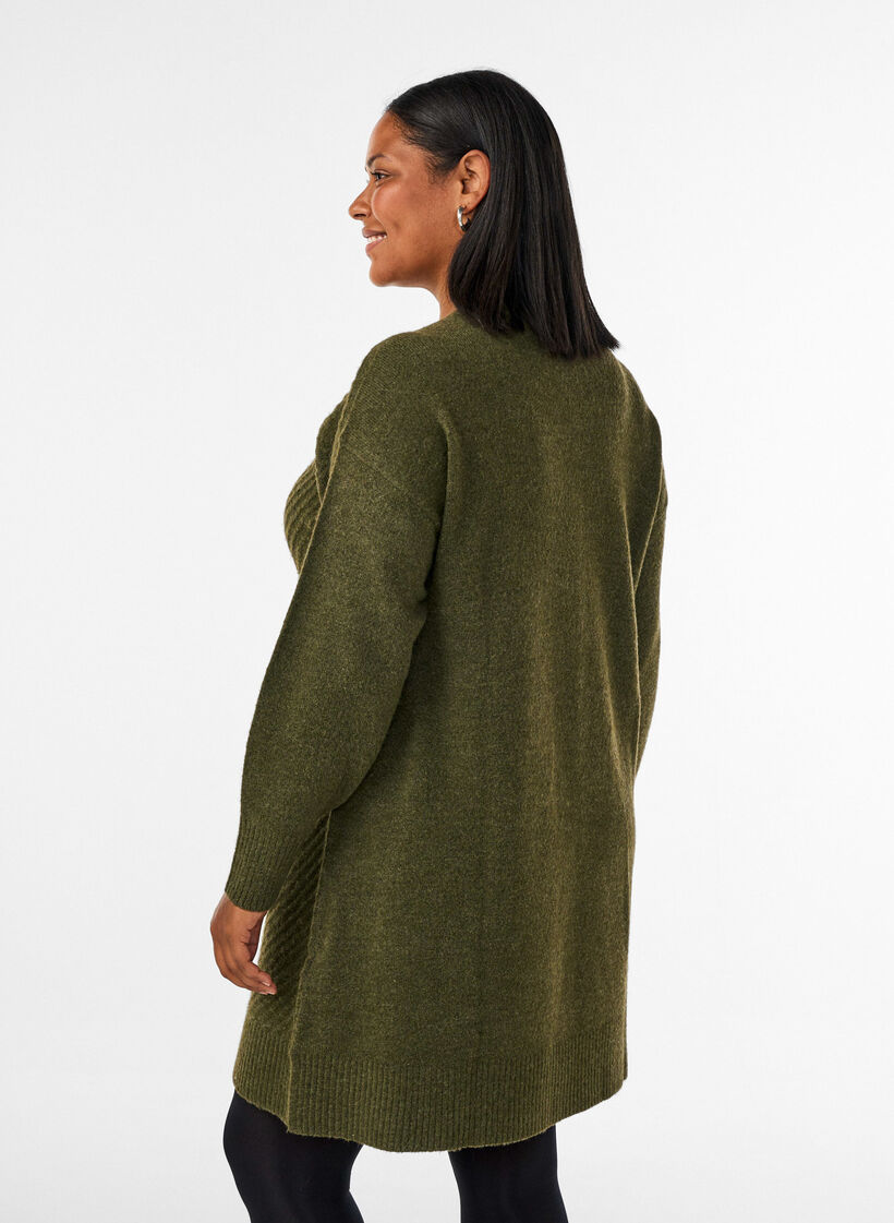 Kort strikkjole med V-formet strukturm&oslash;nster, Gr&oslash;n, Model image number 2