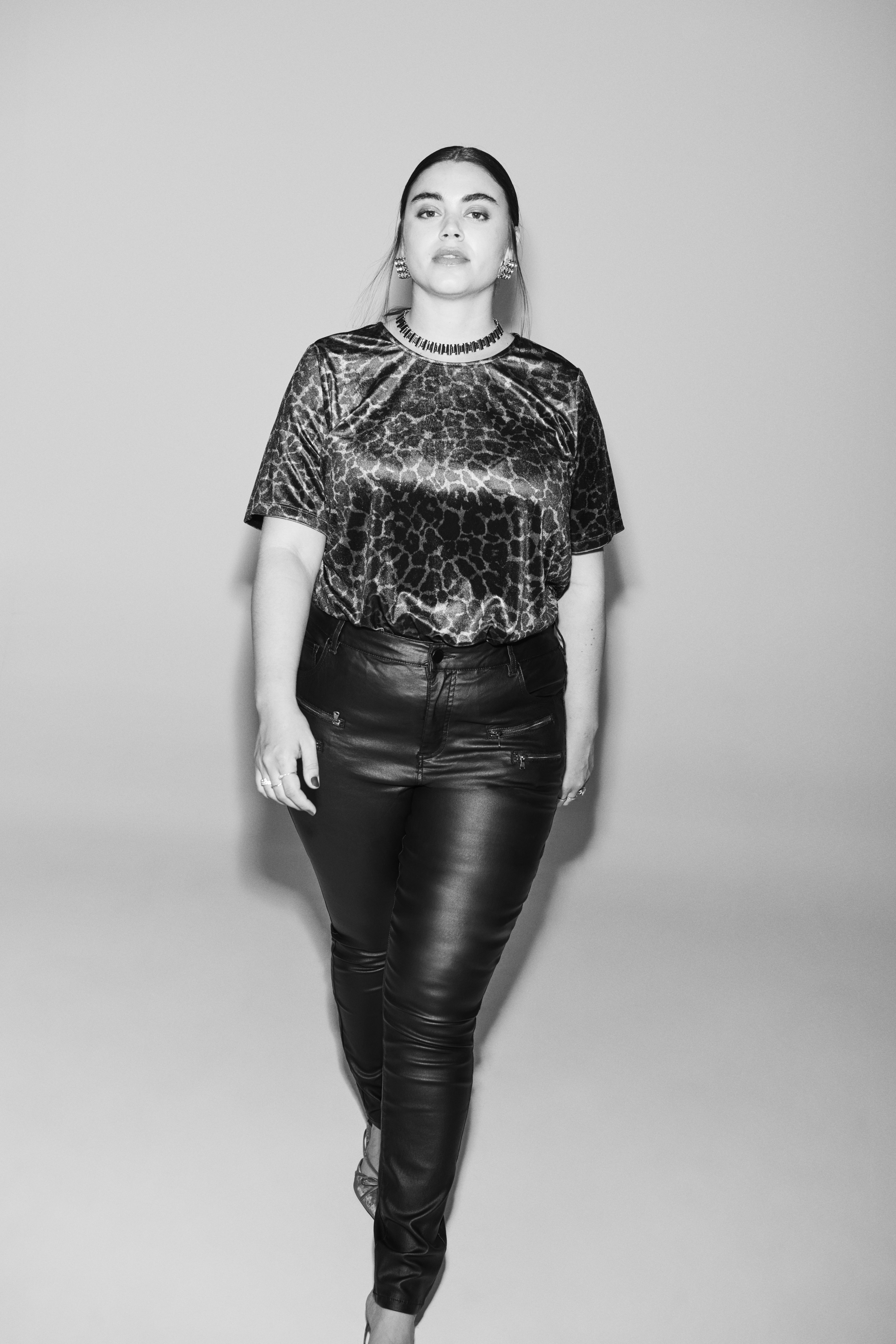 Zizzi Velourtop med leopardm&oslash;nster, , Model