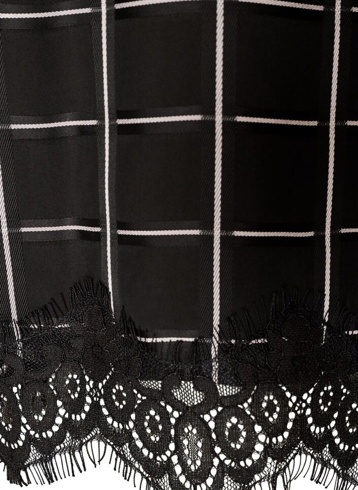 Ternet bluse med blondekant og albuelange &aelig;rmer, Sort, Packshot image number 3