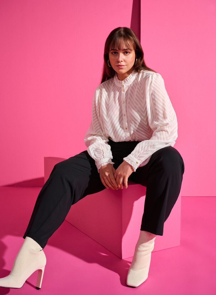 Skjortebluse med flæser og mønstret tekstur, Snow White, Image image number 0