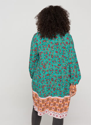 Viskose skjorte med print og v-udskæring, Indian Paisley AOP, Model image number 1