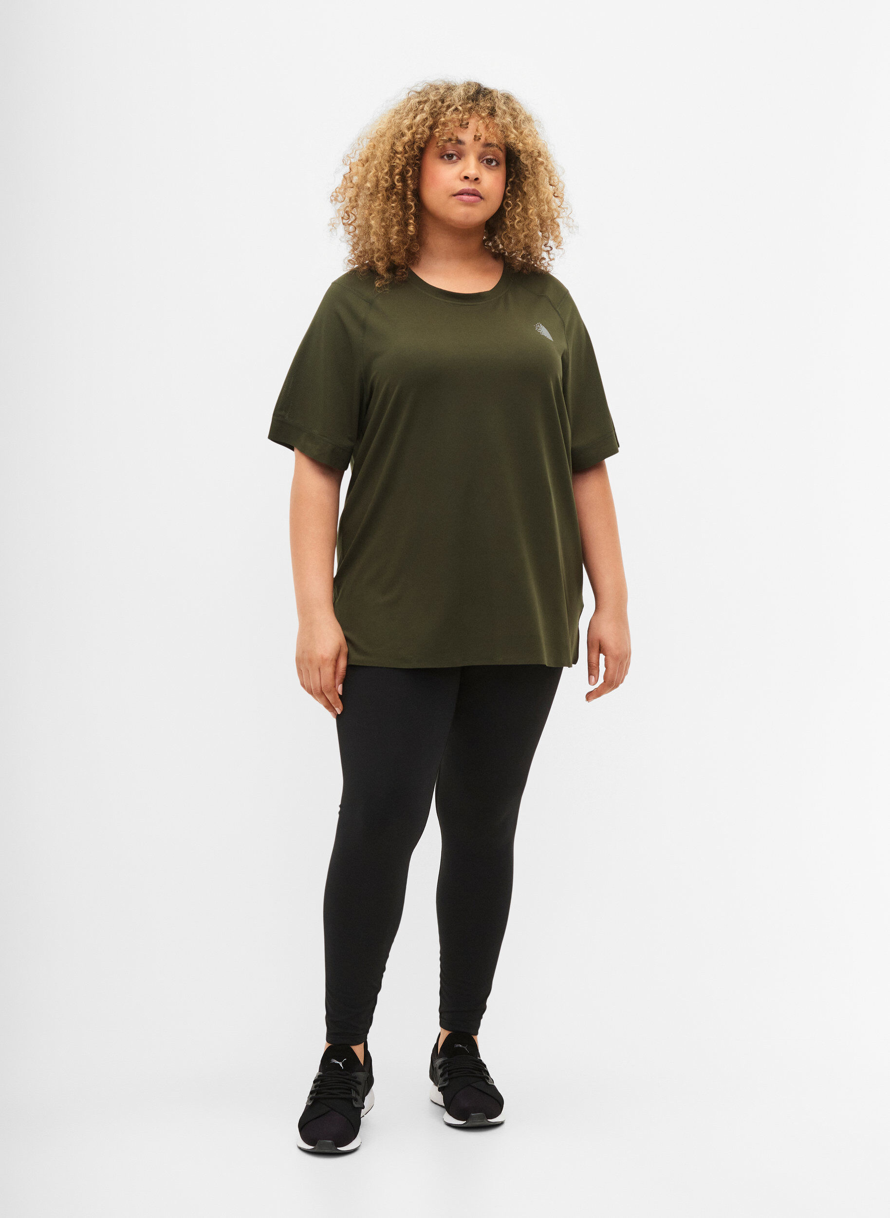 Zizzi Kort&aelig;rmet tr&aelig;nings t-shirt med rund hals, Forest Night, Model image number 2