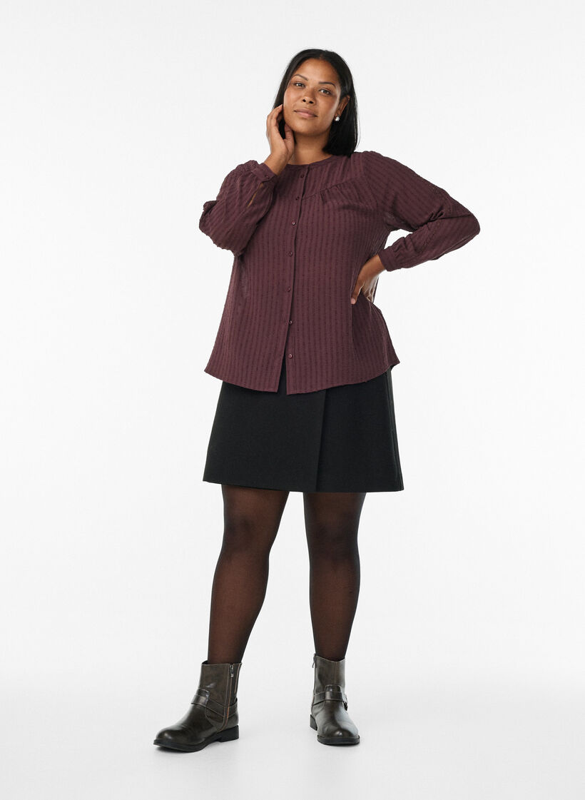 Skjortebluse med prikket struktur og broderidetaljer, Mørk Bordeaux, Model image number 1