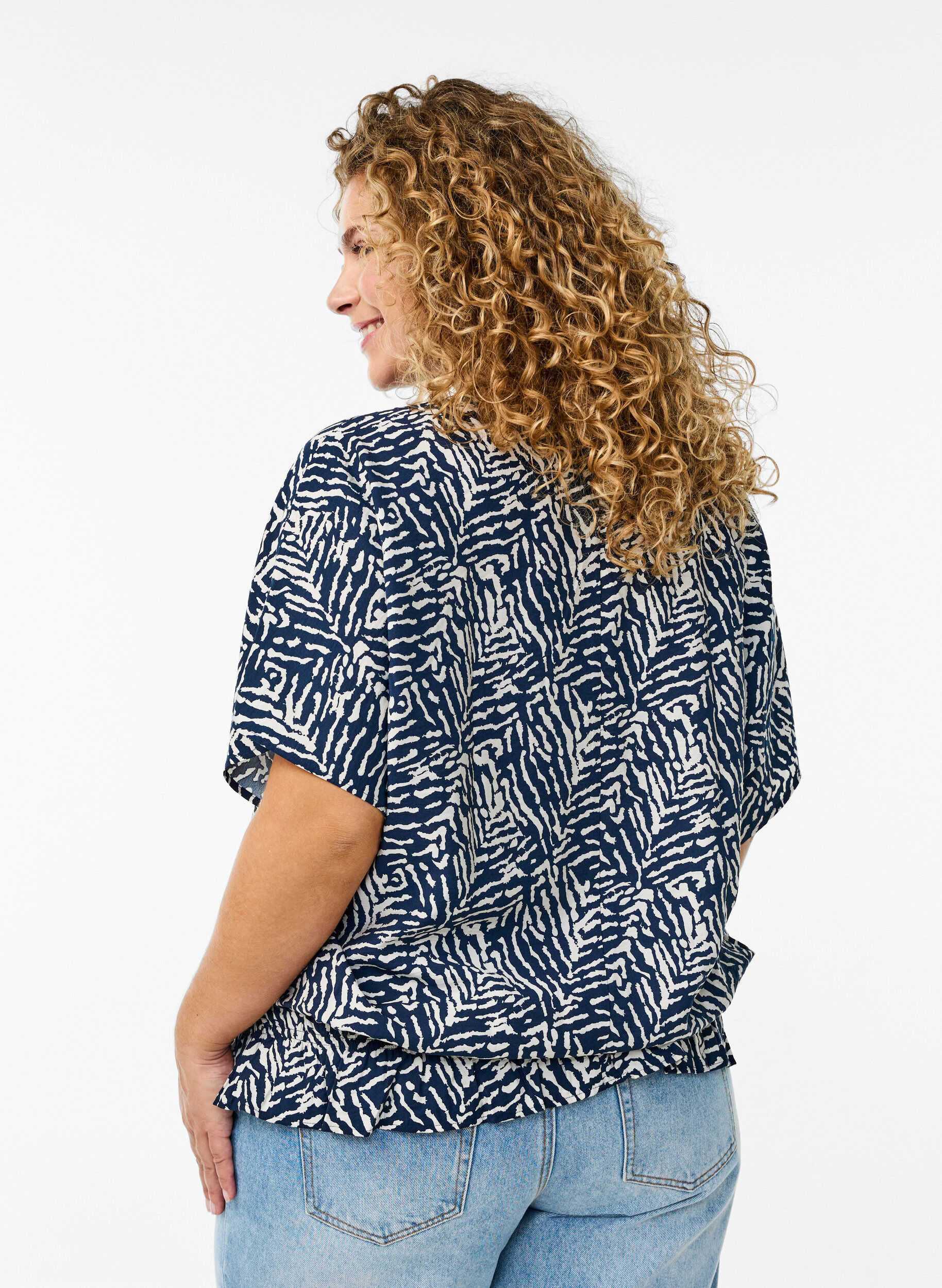 Zizzi Bluse med korte &aelig;rmer og fl&aelig;sekant, Bl&aring;, Model image number 2