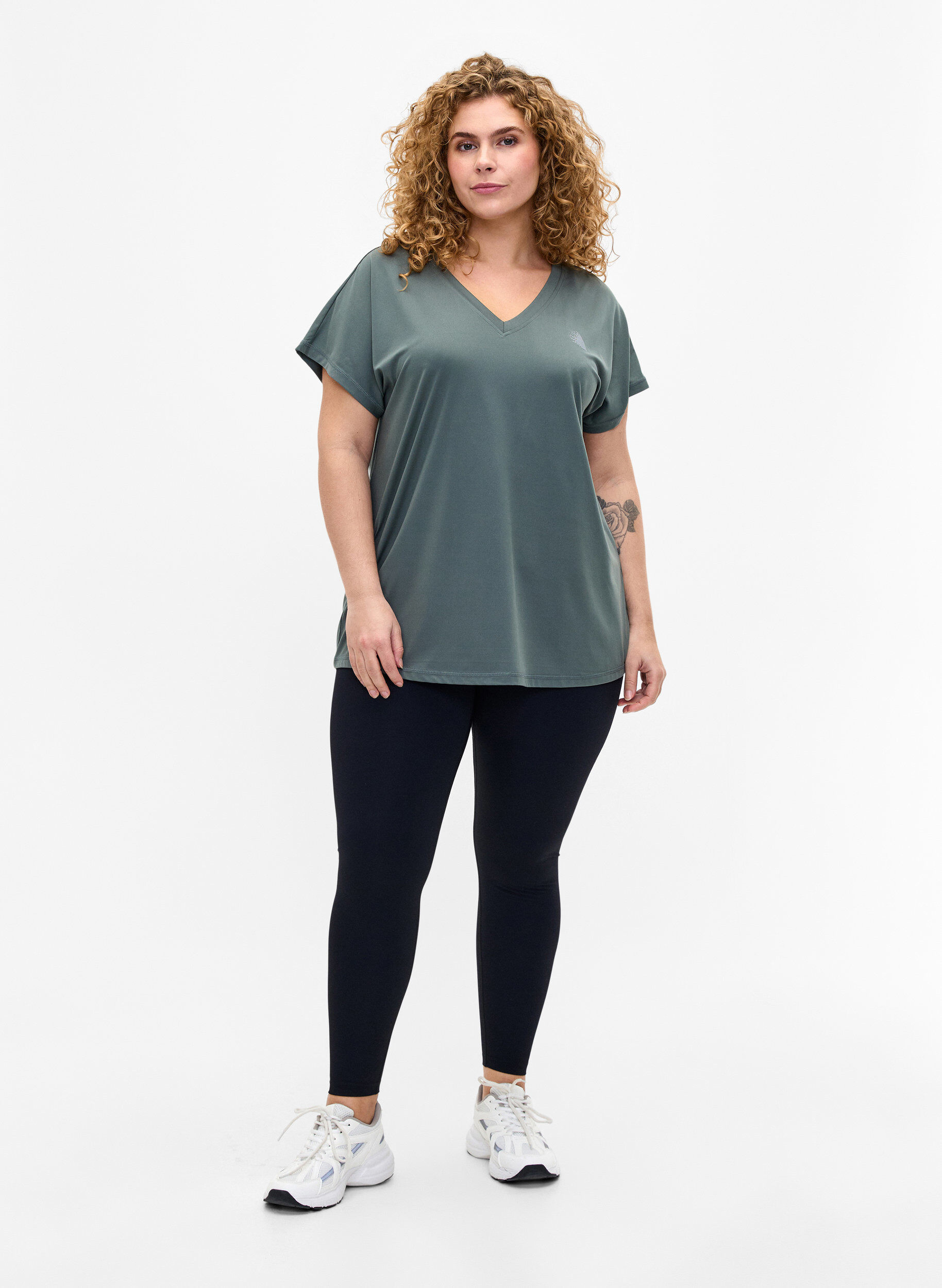 Zizzi L&oslash;s tr&aelig;nings t-shirt med v-hals, Balsam Green, Model image number 2