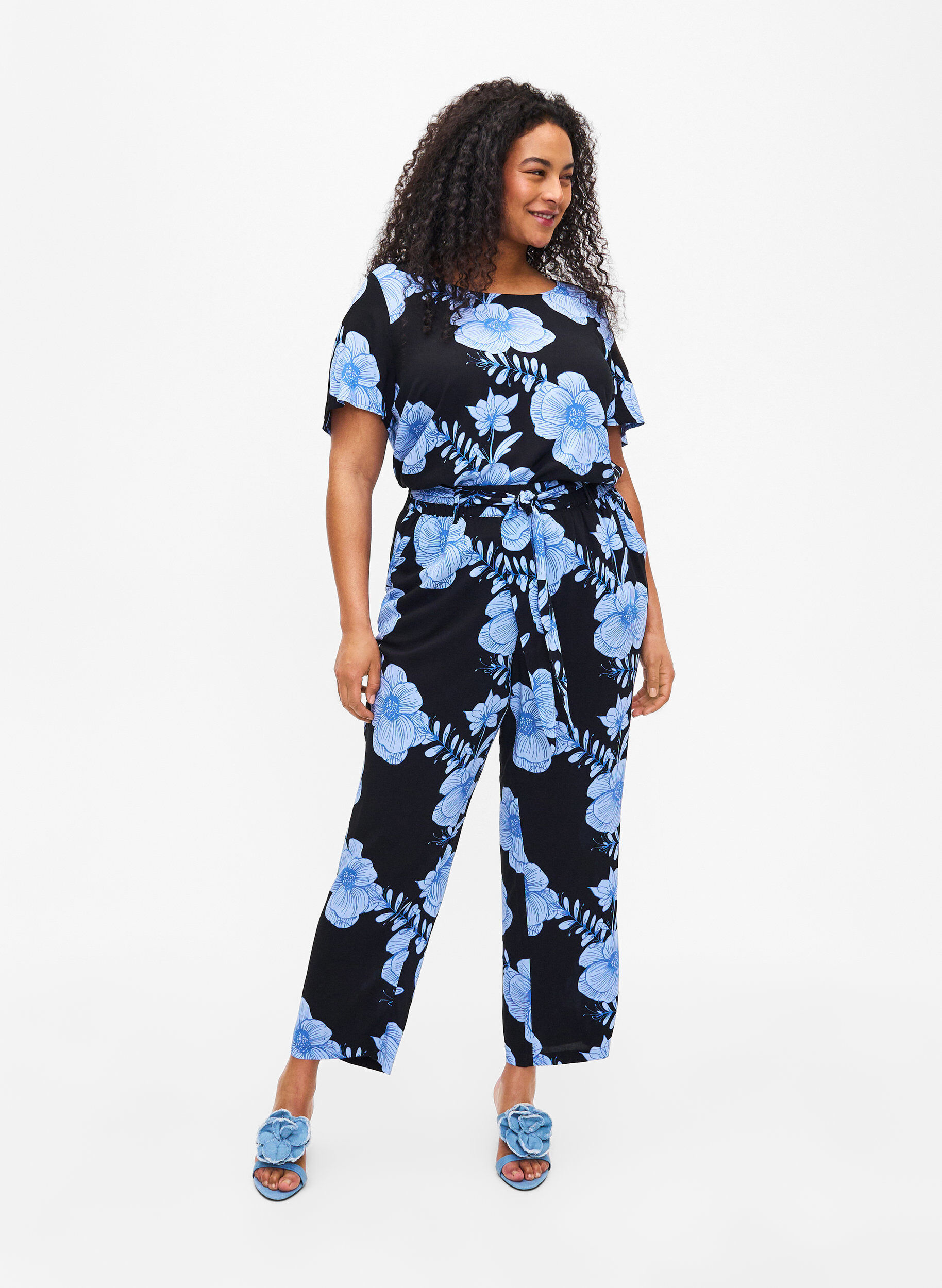 Zizzi FLASH - Kort&aelig;rmet bluse i viskose med print, Sort, Model image number 1