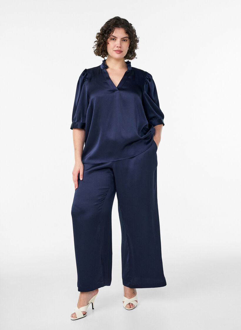 Bluse i satin-look med 1/2 &aelig;rmer og fl&aelig;sekrave, Bl&aring;, Model image number 1