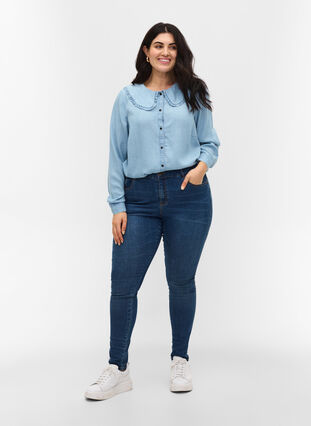 Skjorte med stor krave og flæsedetaljer, Light blue denim, Model image number 2