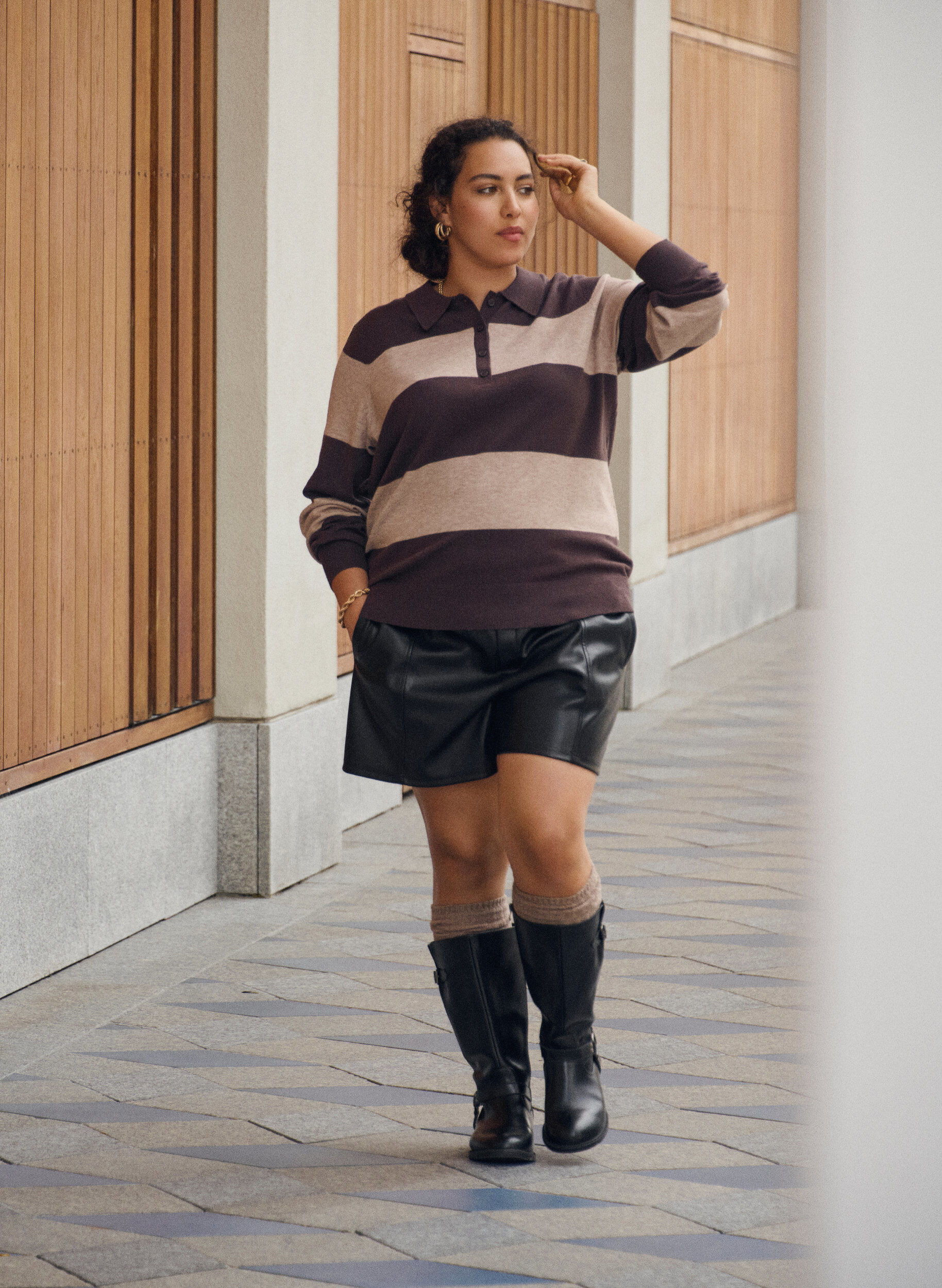 Zizzi Strikbluse med polokrave, Brun, Image image number 0