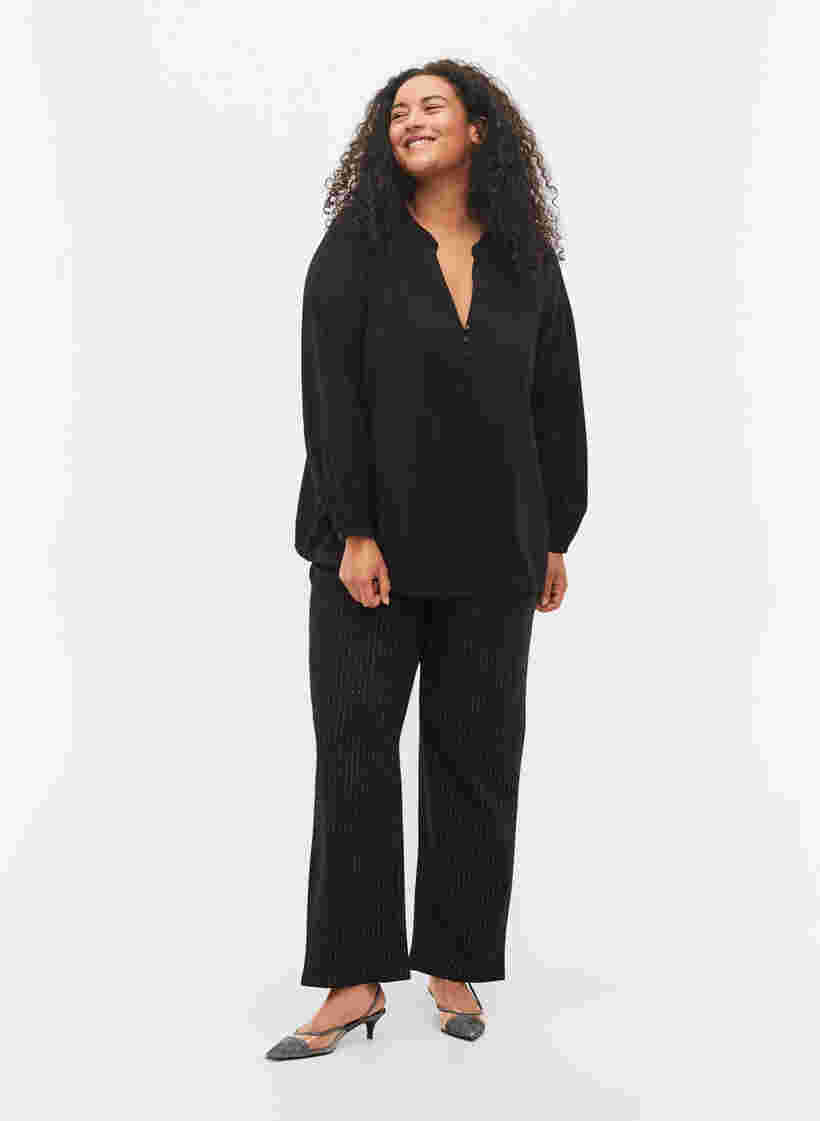 Langærmet bluse i viskosemix, Black, Model image number 2