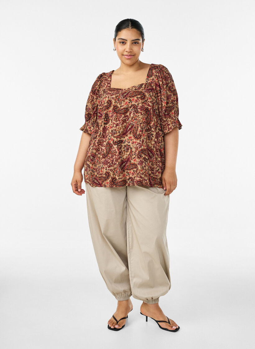 Viskosebluse med paisleyprint og firkantet udsk&aelig;ring, Brun, Model image number 1