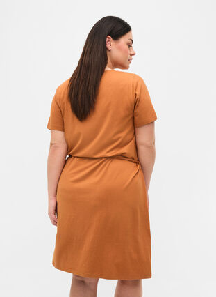 Kortærmet kjole med taljebælte, Pecan Brown, Model image number 1