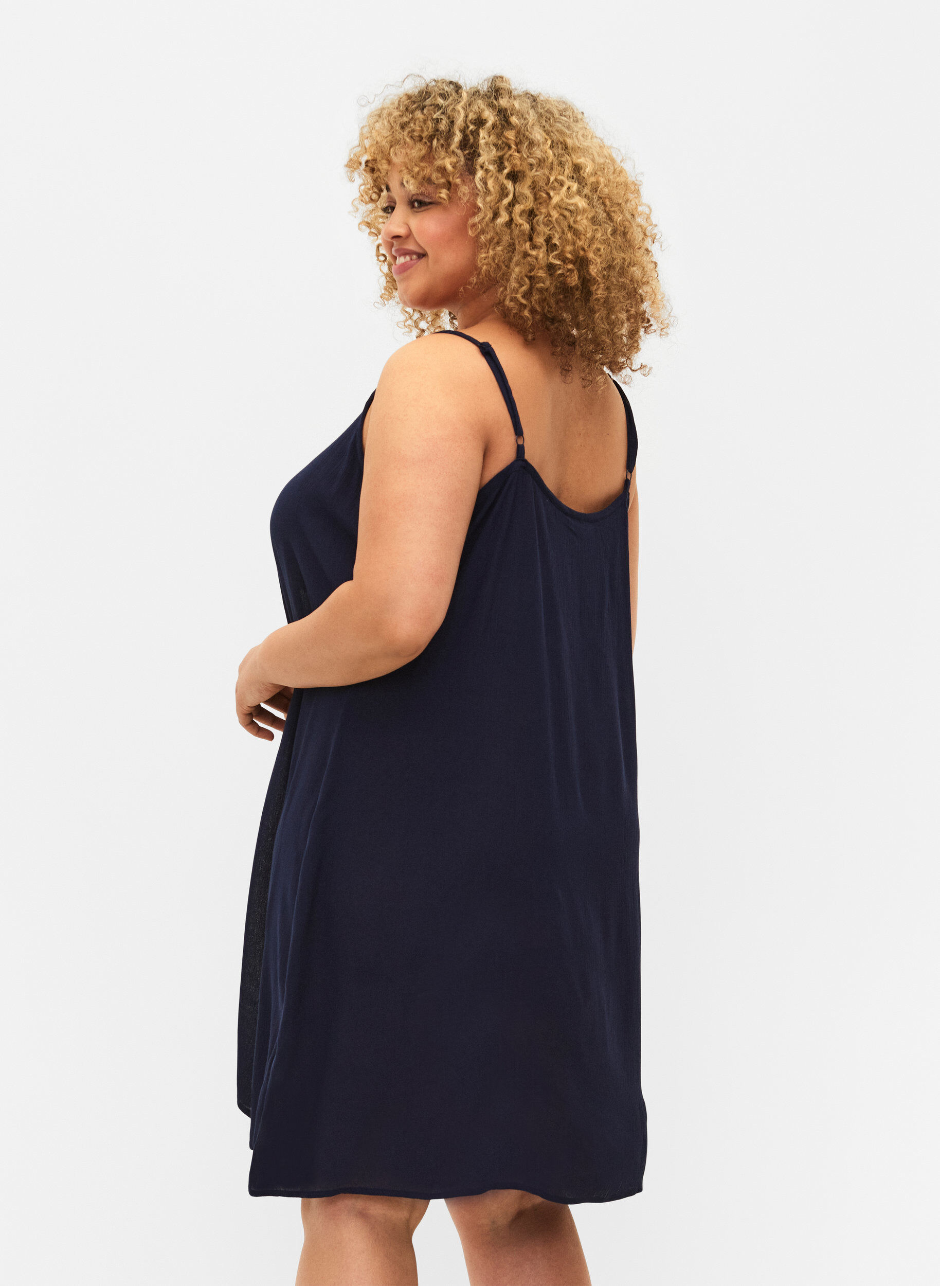 Zizzi Ensfarvet strop kjole i viskose, Bl&aring;, Model image number 2