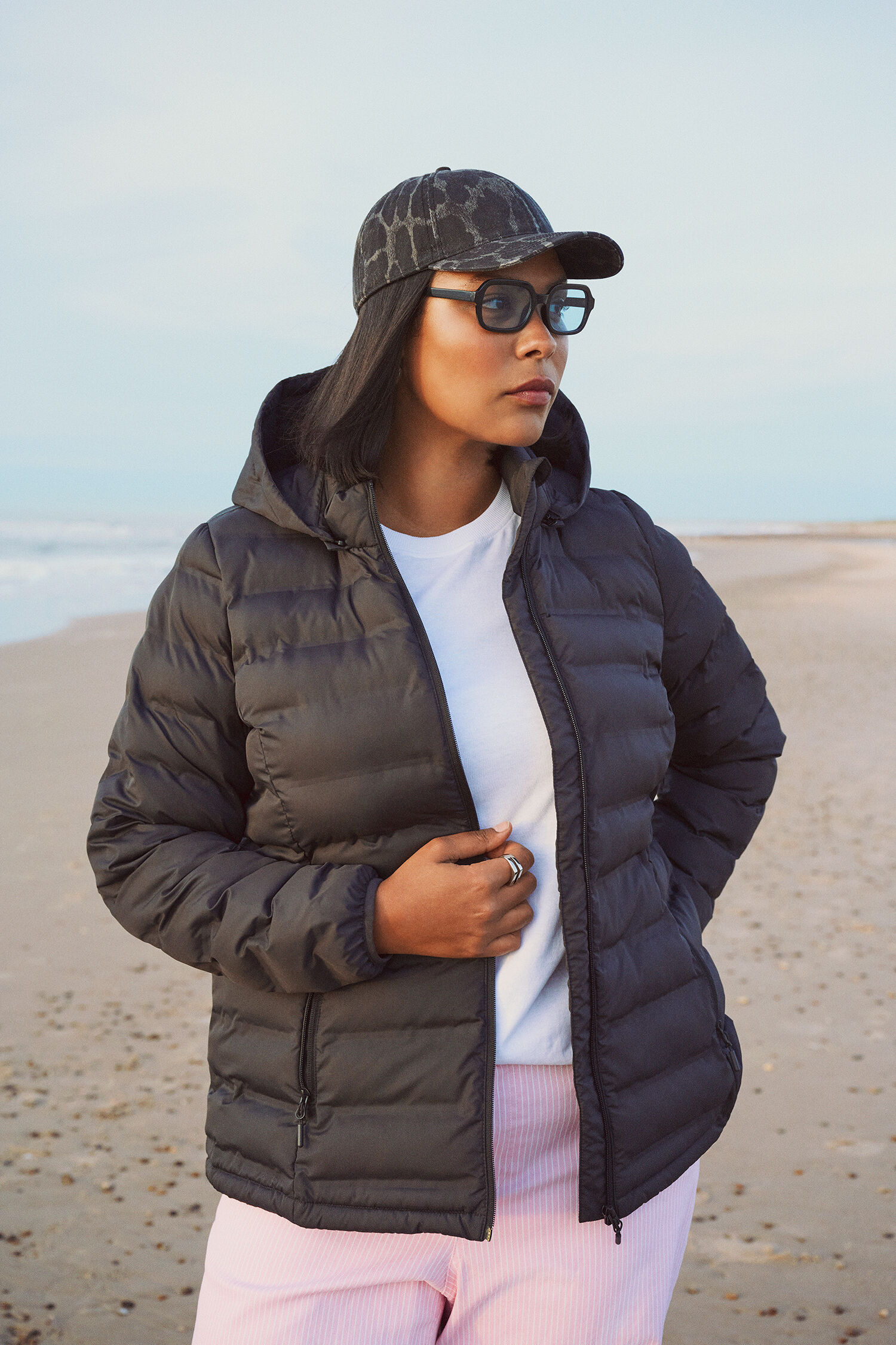 Vandafvisende sort letv&aelig;gtsjakke, , Model