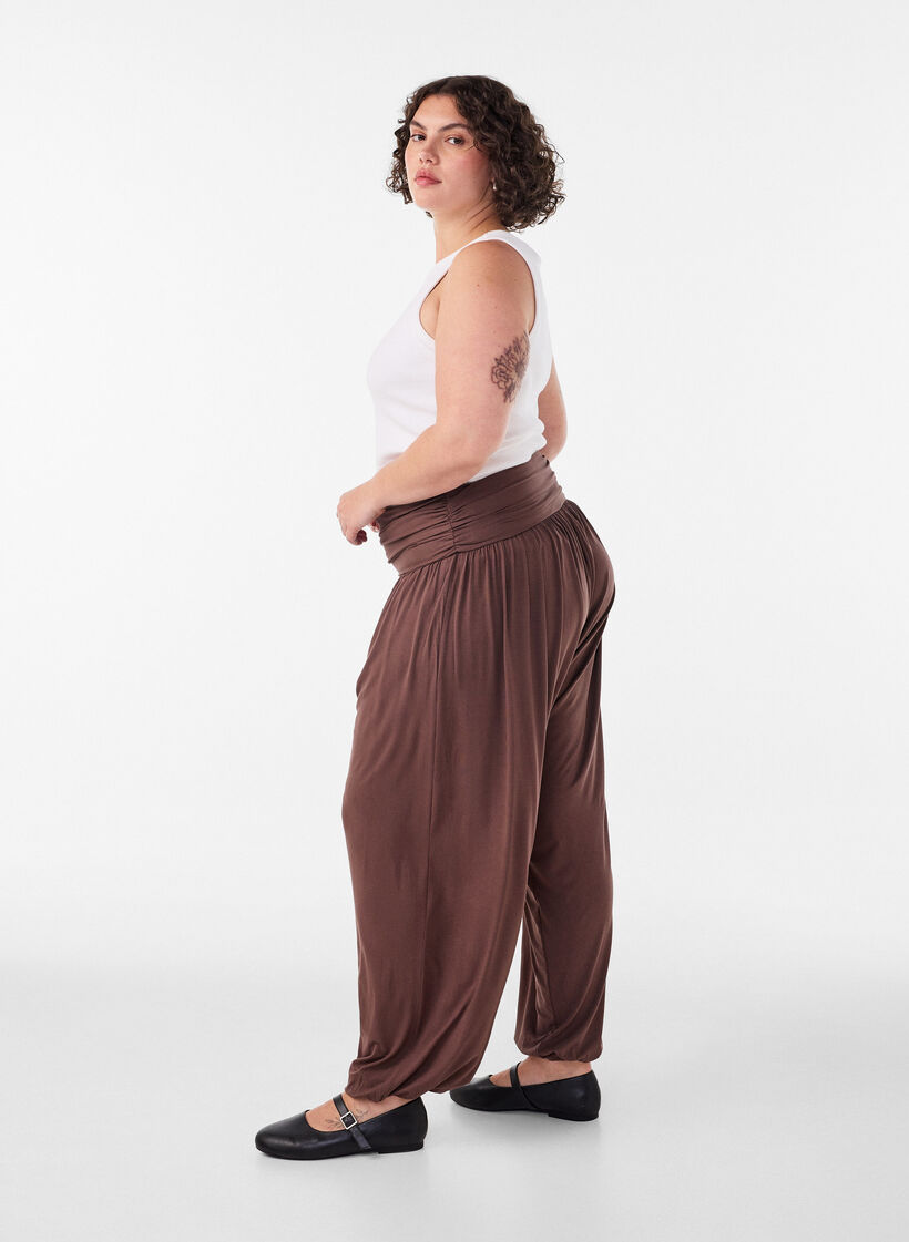 L&oslash;stsiddende haremsbukser, Brun, Model image number 2
