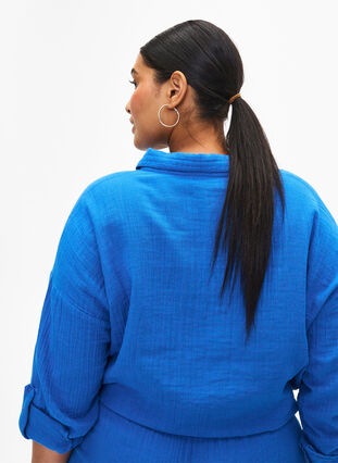Skjorte med krave i bomuldsmusselin, Victoria blue, Model image number 1