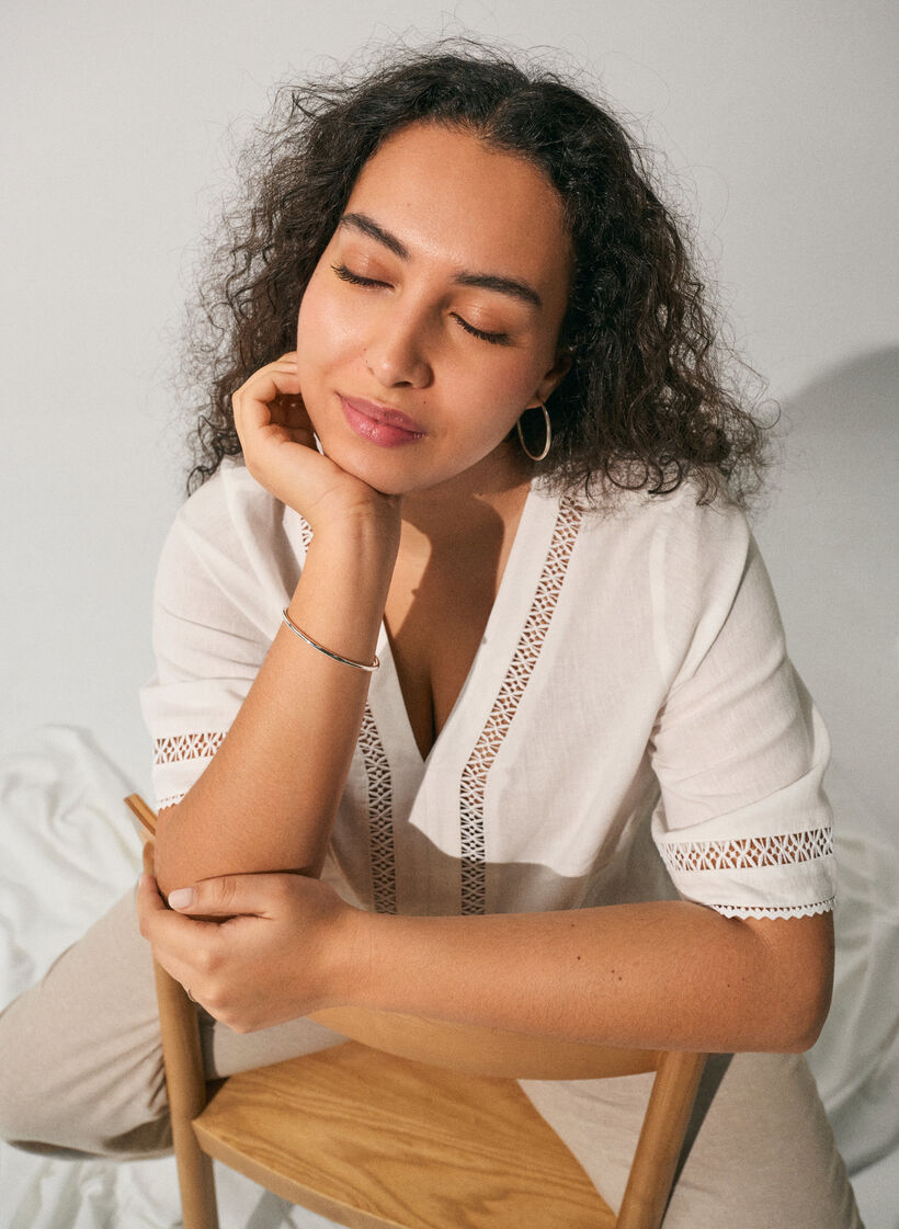 Bluse i h&oslash;r og viskose med crochet-detaljer, Hvid, Image image number 0