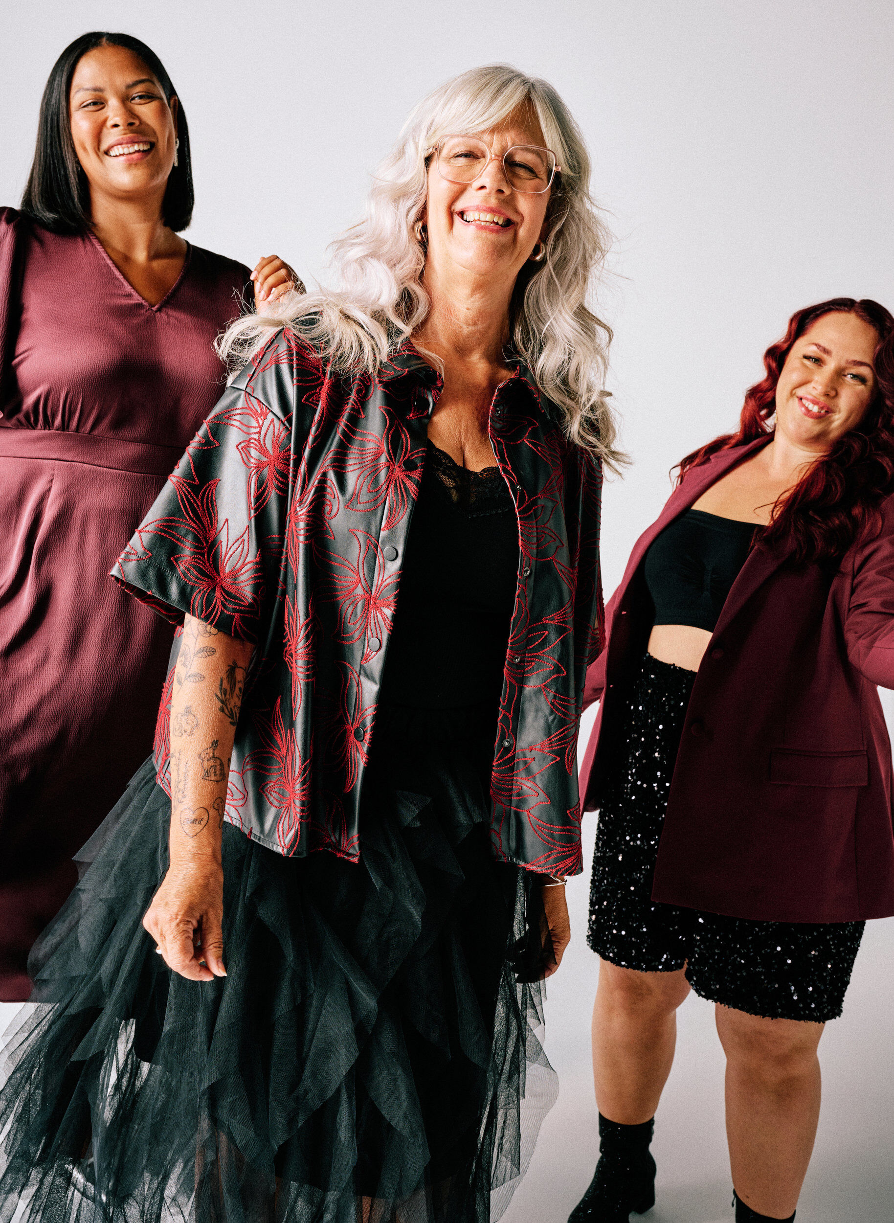 Zizzi Kort skjorte i imiteret l&aelig;der med kontrastbroderi, Sort, Image image number 0