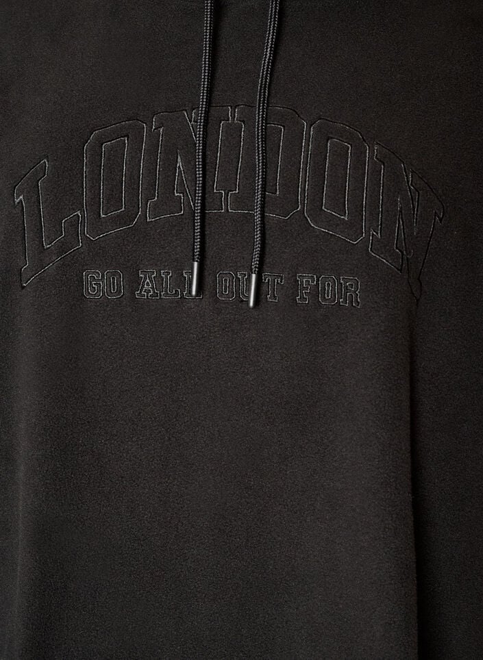 Fleecehoodie med h&oslash;j hals og broderet tekst, Sort, Packshot image number 2