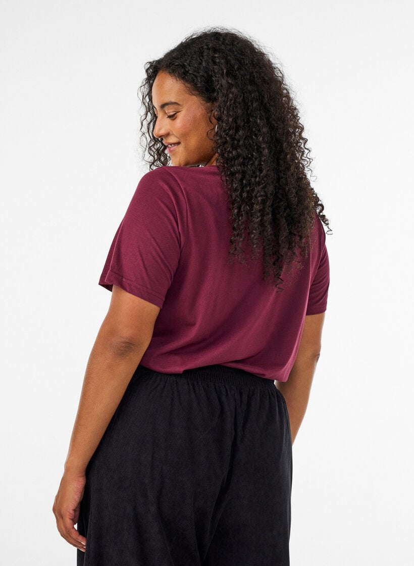 T-shirt med motiv, R&oslash;d, Model image number 2