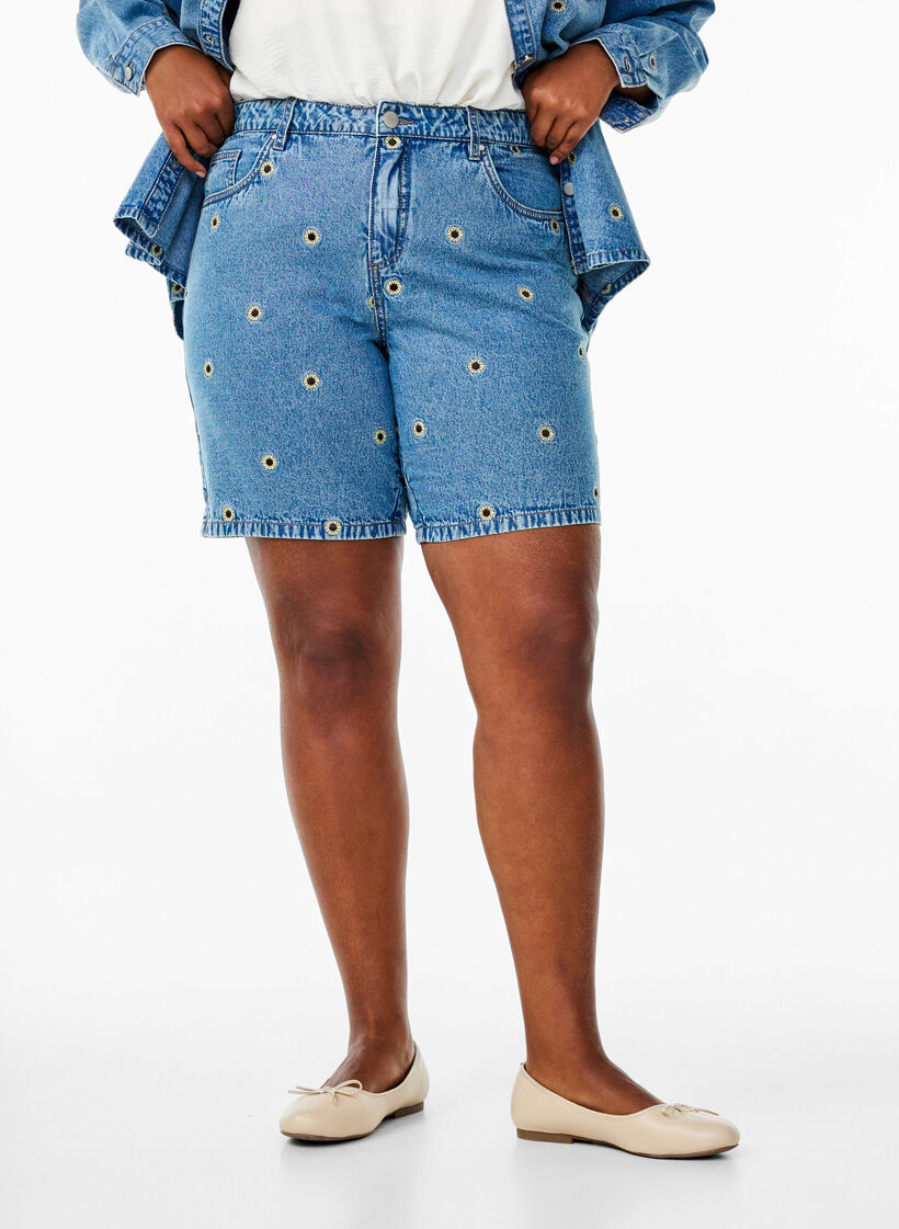 Denim shorts med broderede blomster, Blå, Model image number 2