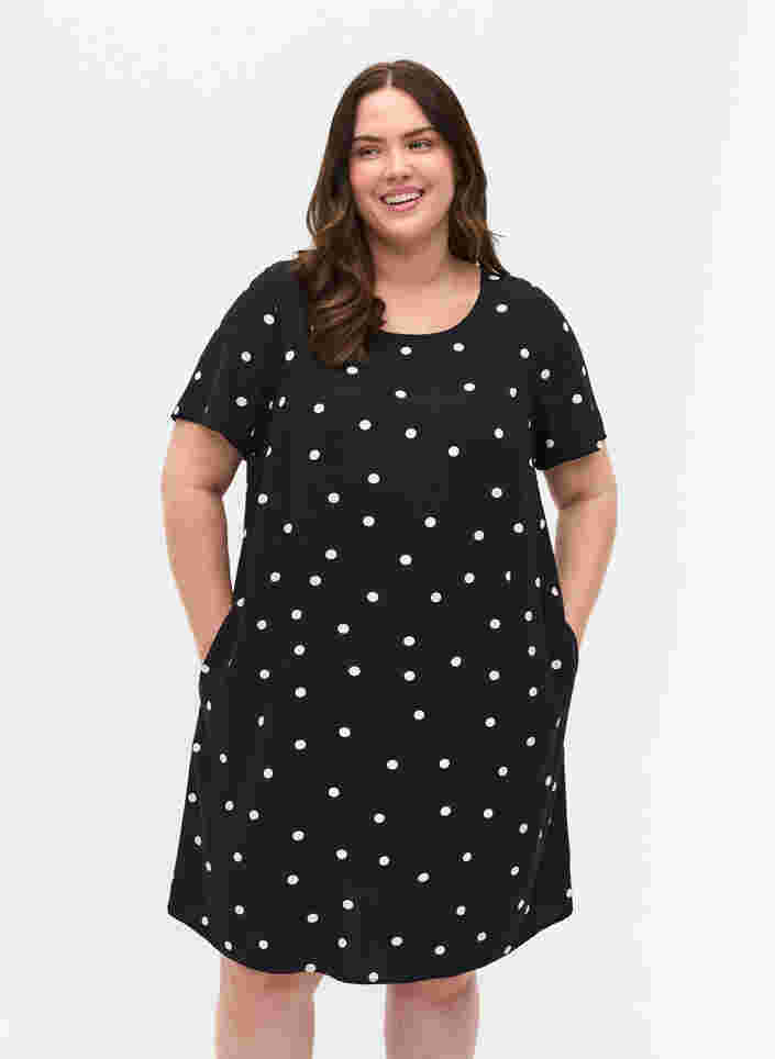 Prikket viskose kjole med korte ærmer, Black Dot, Model
