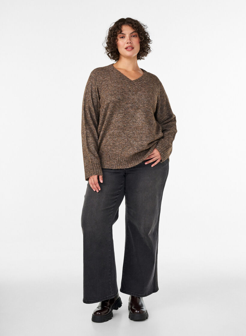 Striktr&oslash;je med V-hals, Brun, Model image number 1