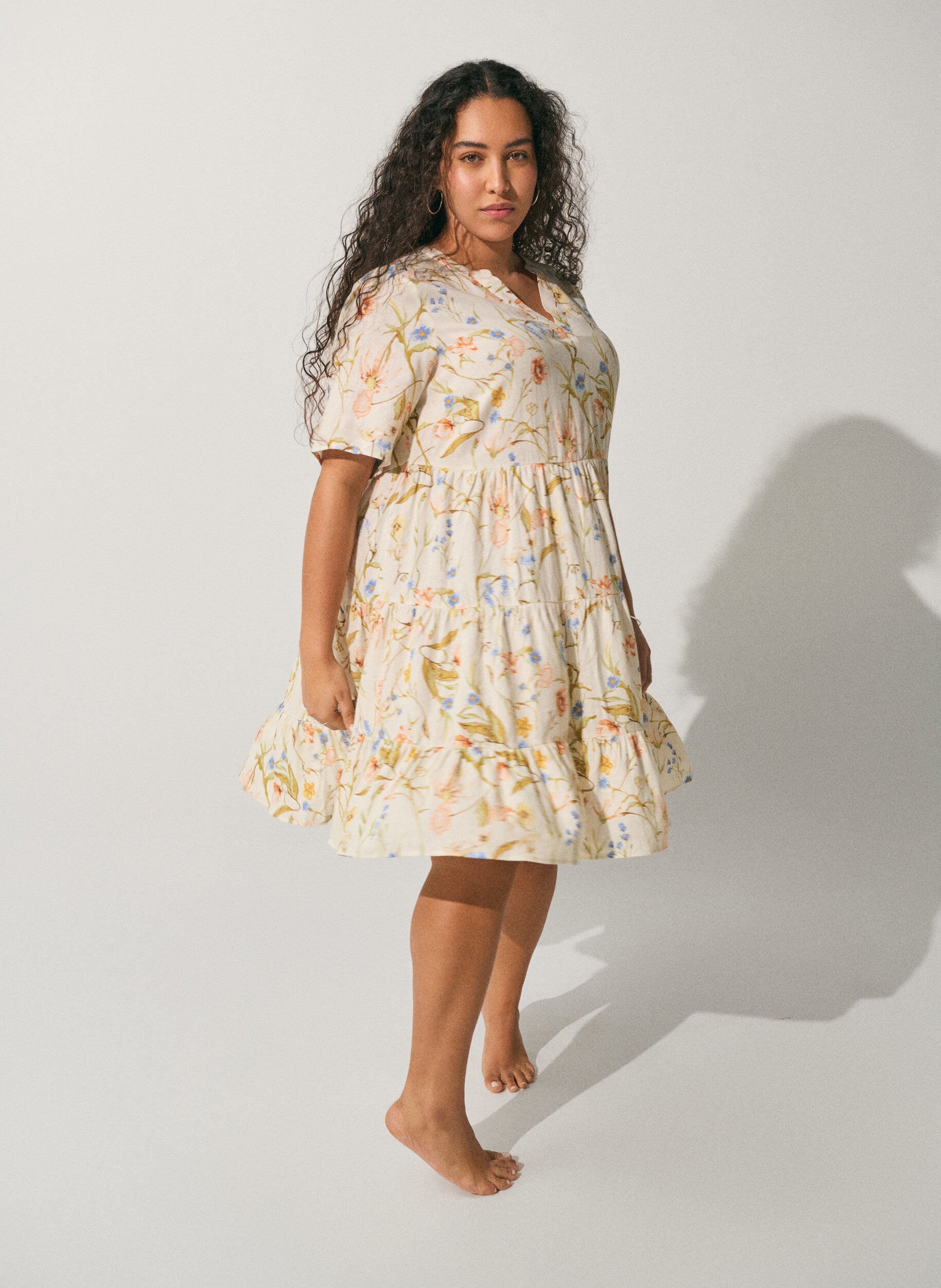 Zizzi Kn&aelig;lang kjole i h&oslash;r og viskose med A-facon, Vanilla, Image image number 0