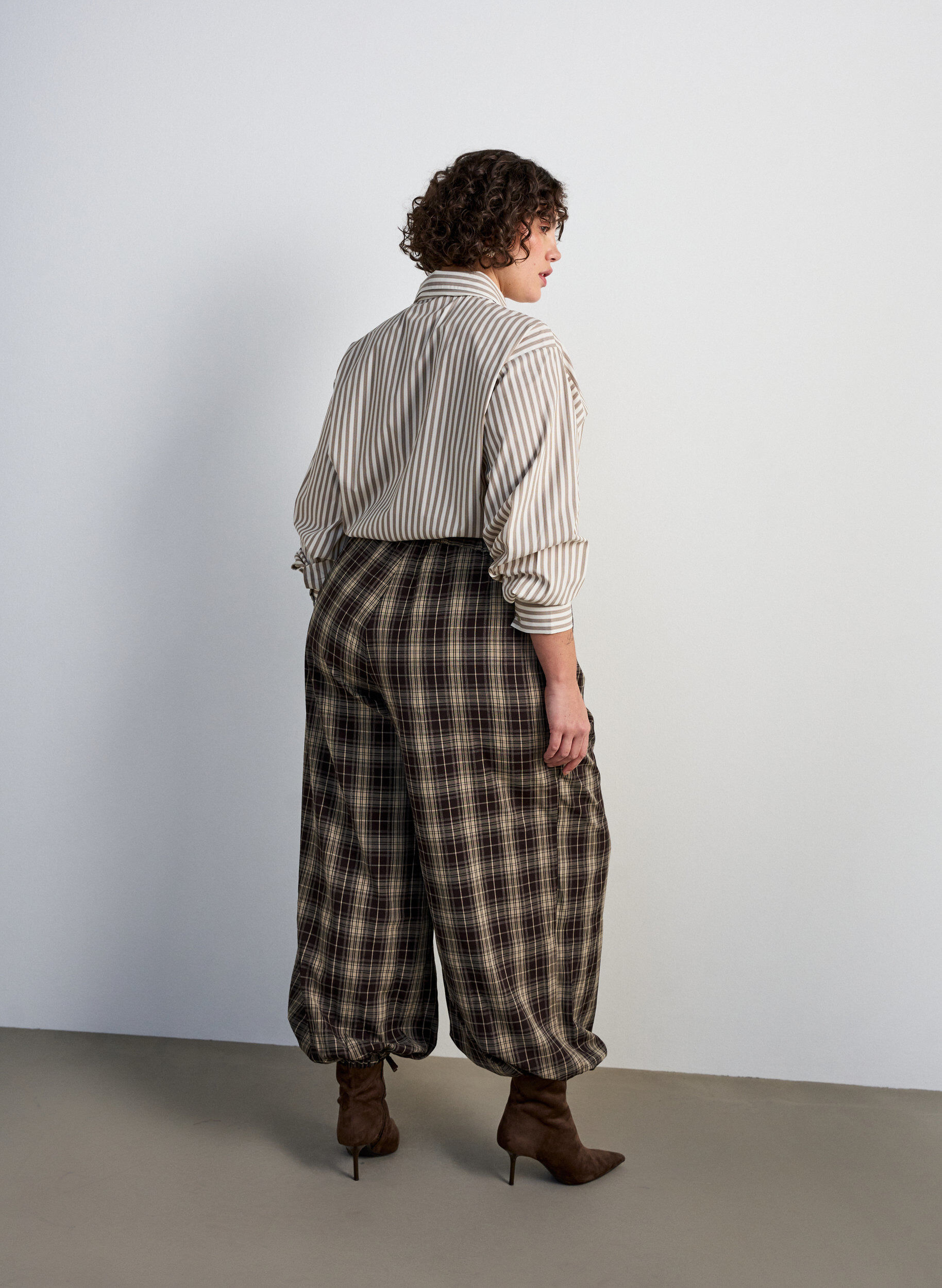 ZizziStribet skjorte med aftageligt bindeb&aring;nd, Beige, Model image number 2