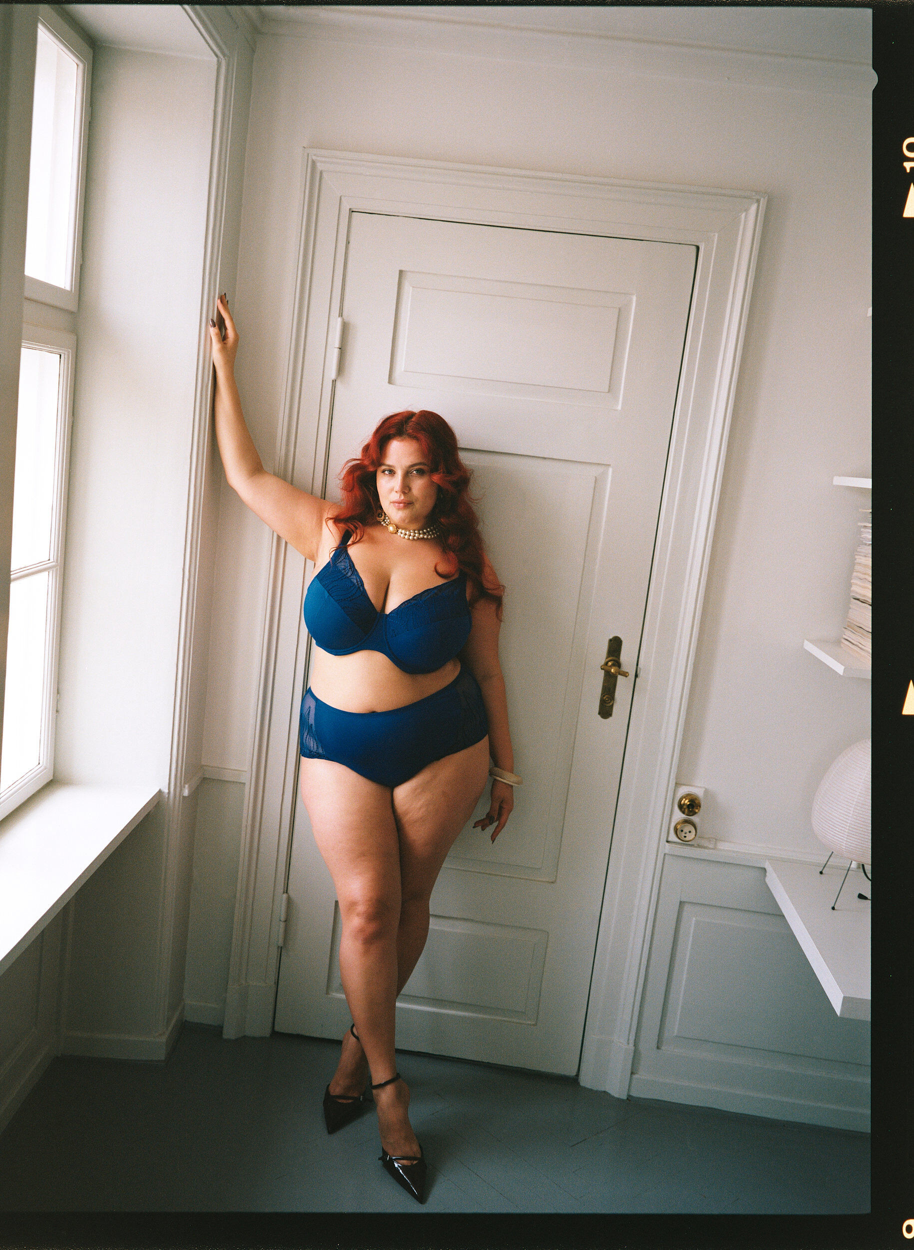 Zizzi Bh med vatterede sk&aring;le og broderet mesh, Bl&aring;, Image image number 0