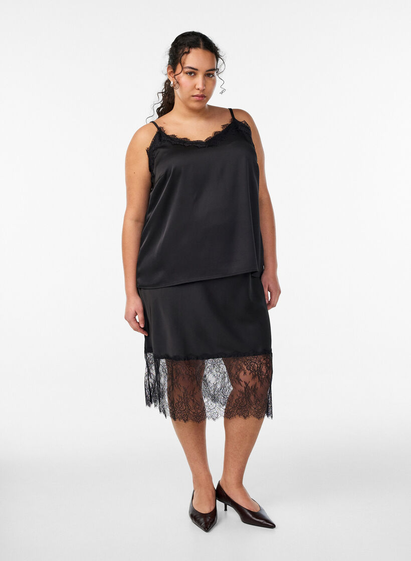 Nederdel i satinlook med blondekant, Sort, Model image number 0