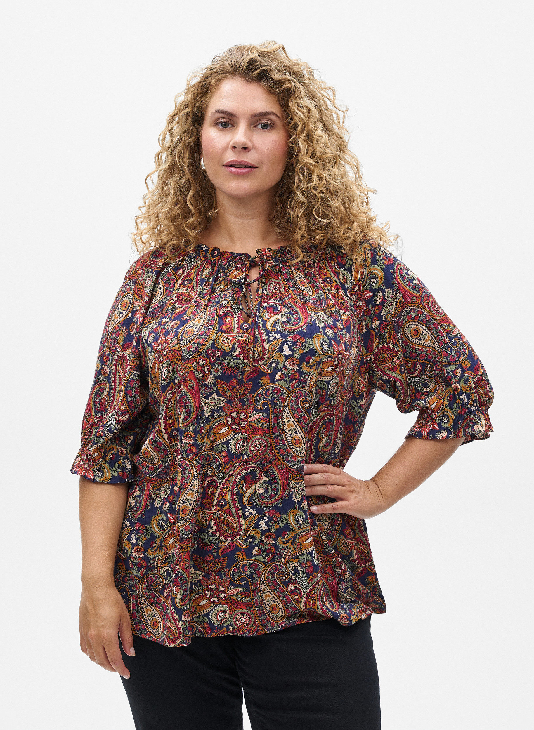 Zizzi Viskosebluse med paisleyprint og halvlange &aelig;rmer, Bl&aring;, Model image number 0