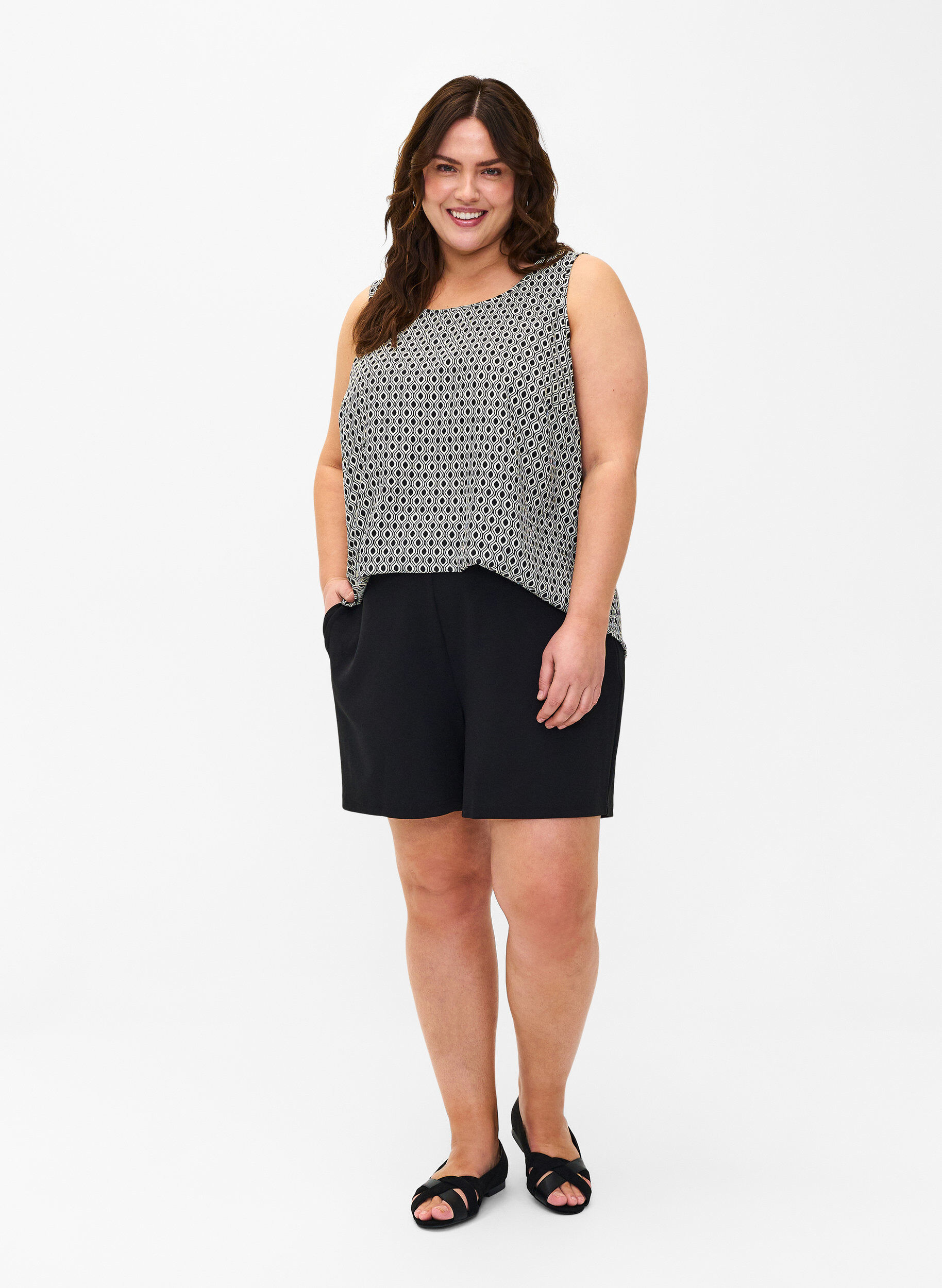 Zizzi FLASH - &AElig;rmel&oslash;s top med print, Sort, Model image number 1