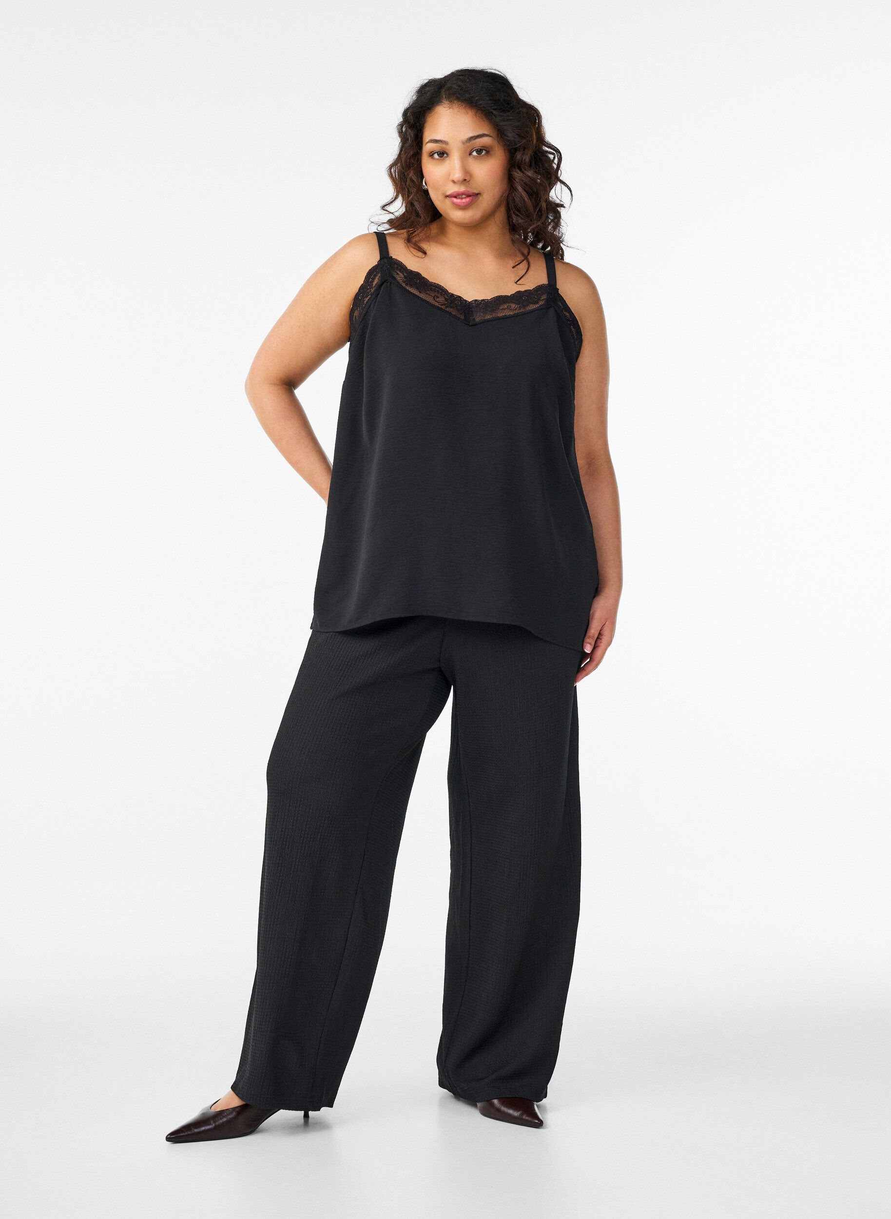 Bukser i let strukturkvalitet med brede ben, Sort, Model