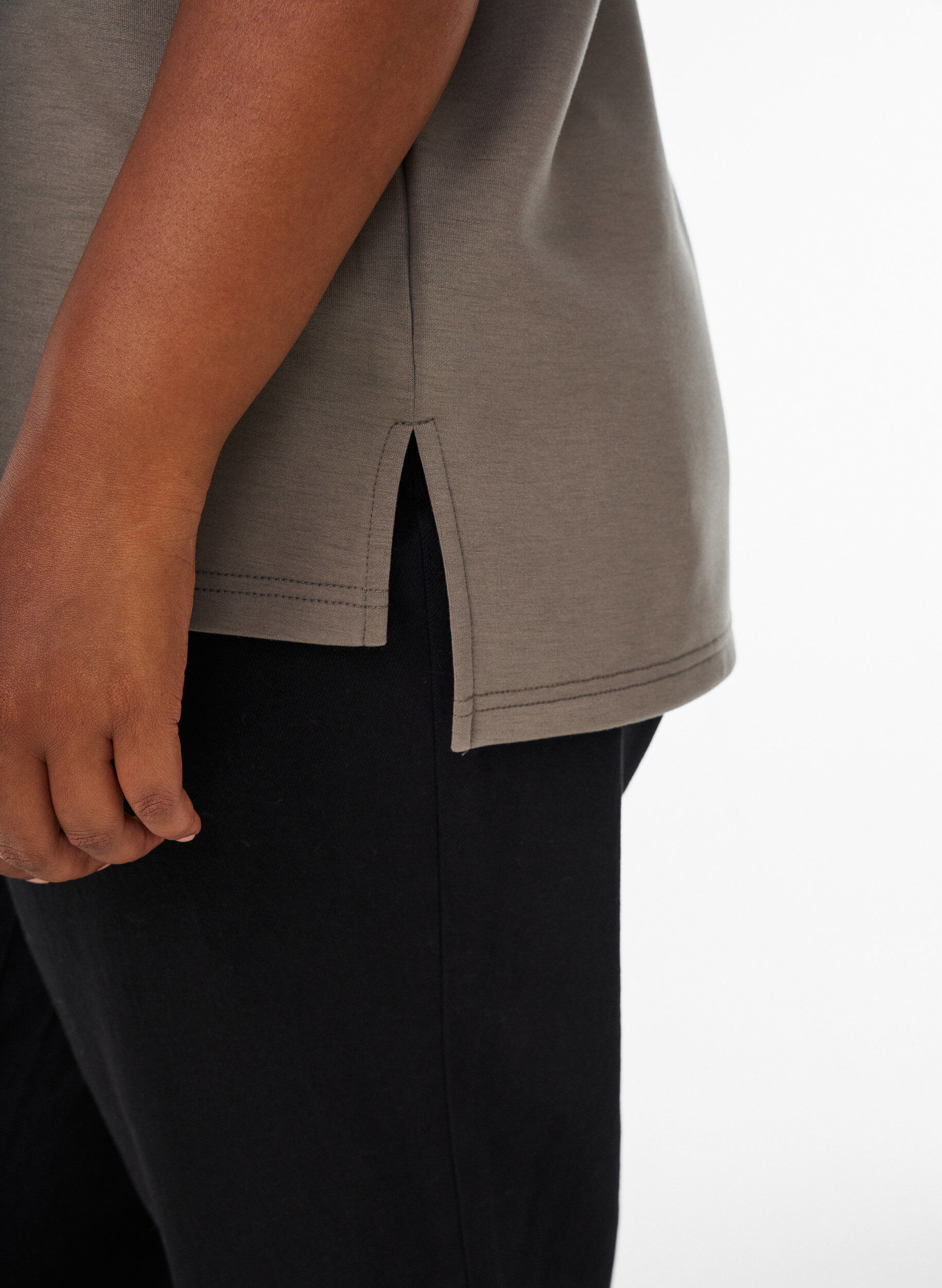 Zizzi Sweatbluse med korte &aelig;rmer og h&oslash;j krave, Brun, Model image number 3