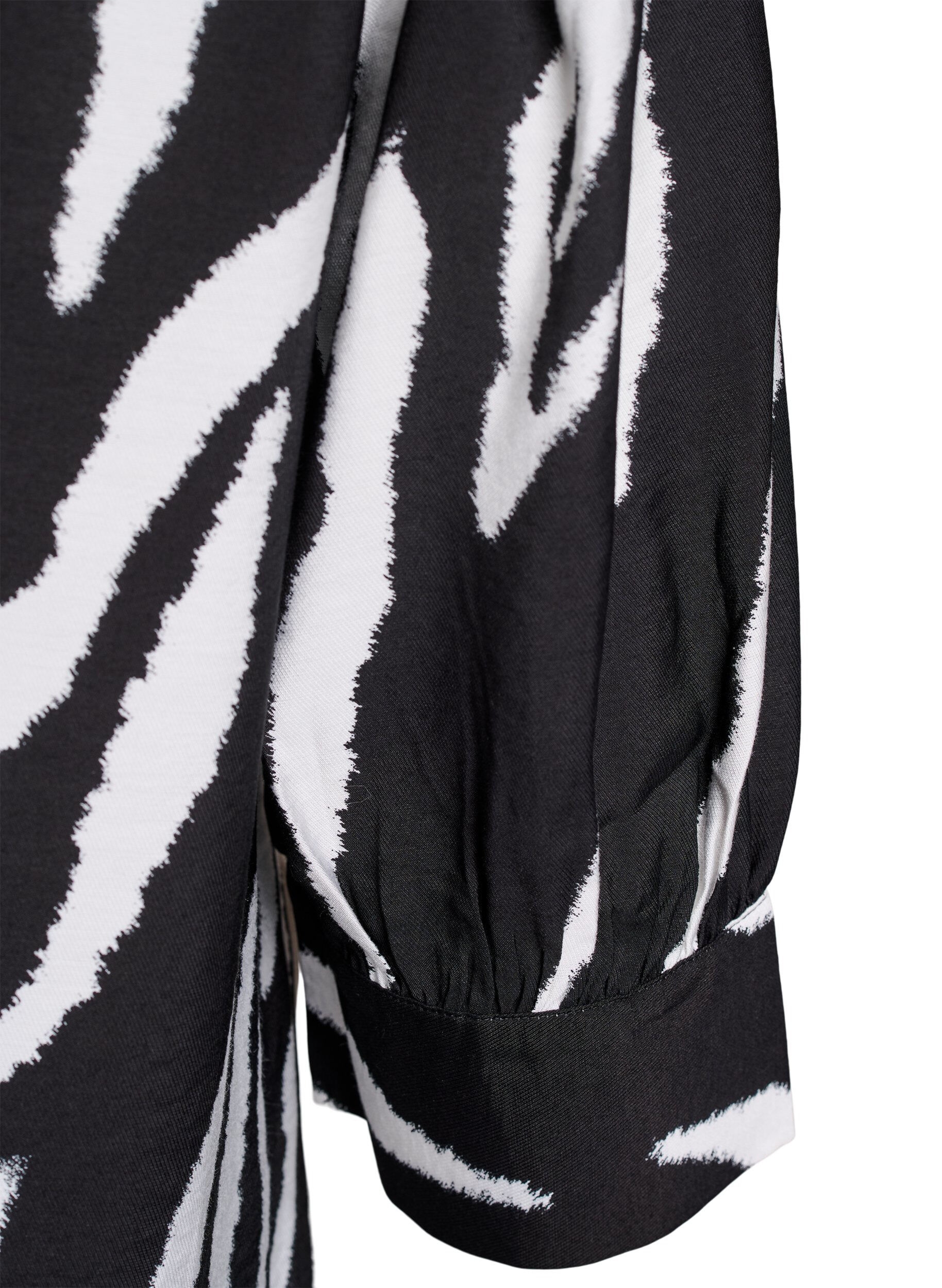 Zizzi Bluse med smock og lange &aelig;rmer, Sort, Packshot image number 3