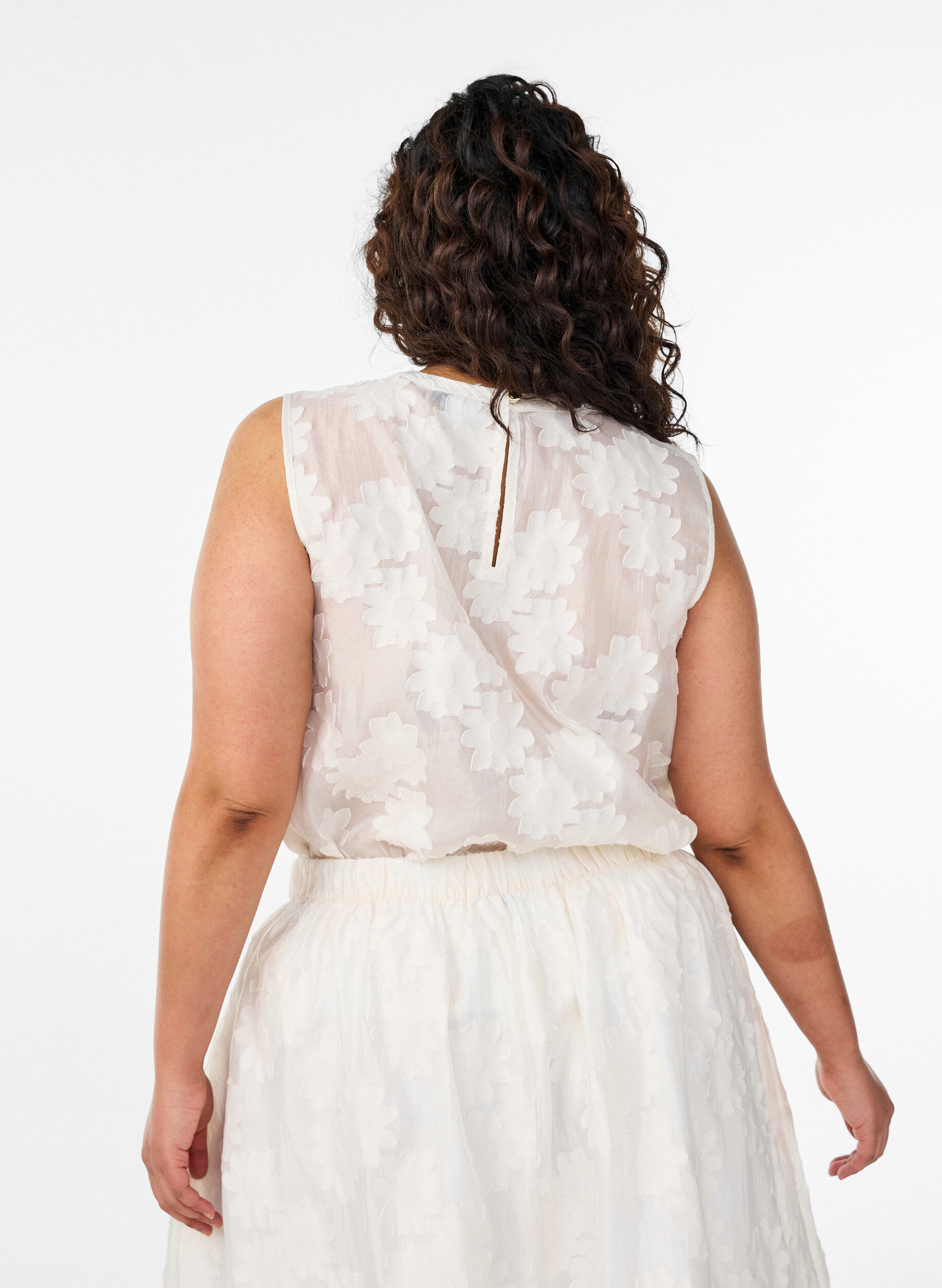 Zizzi &AElig;rmel&oslash;s top i jacquard med blomsterstruktur, Vanilla, Model image number 2