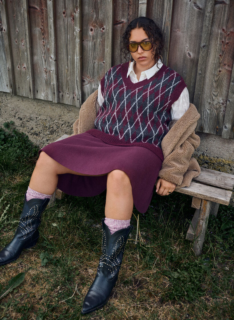 Kort striknederdel med A-facon, M&oslash;rk Bordeaux, Image image number 0