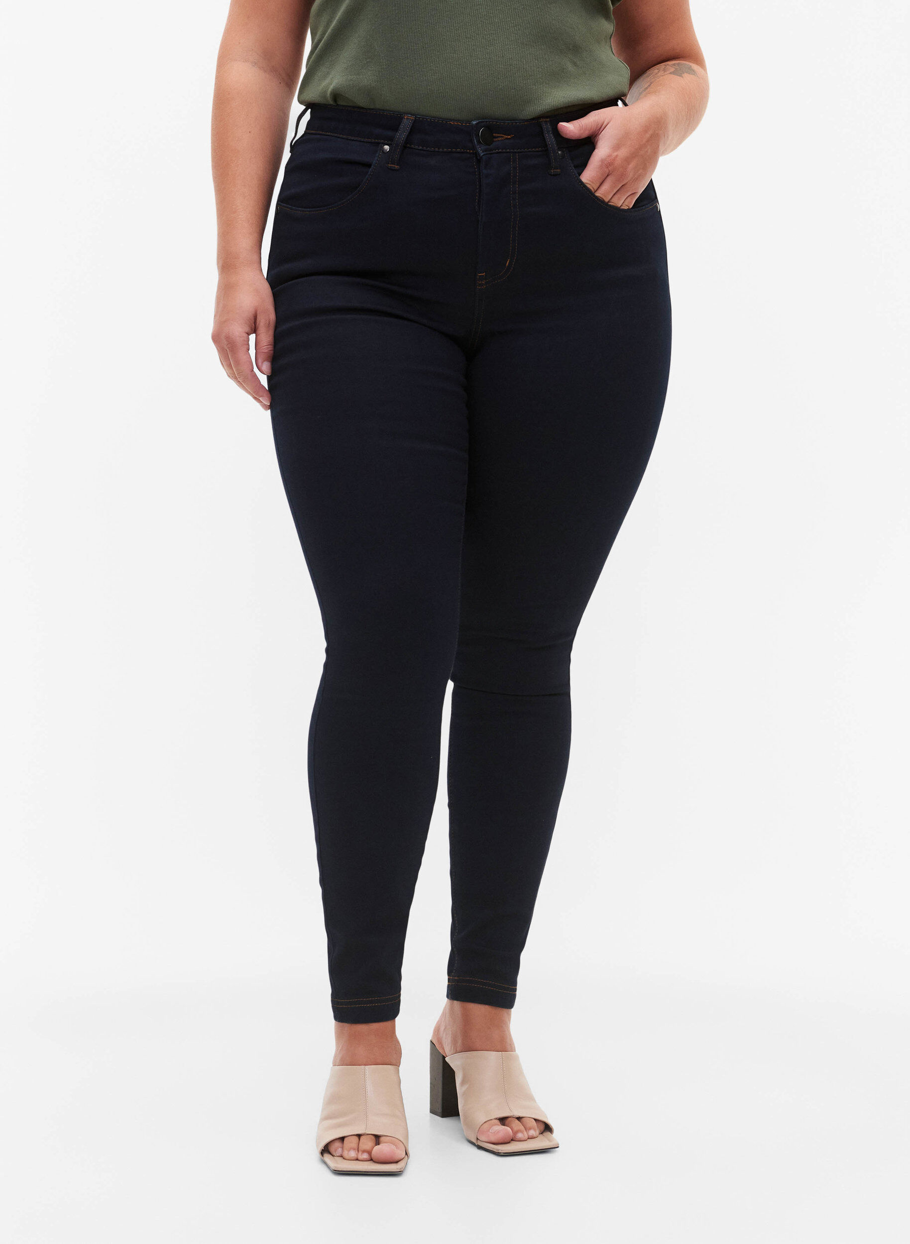 ZizziSuper slim Amy jeans med h&oslash;j talje, Tobacco Un, Model image number 2