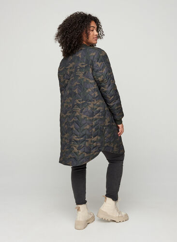 Quiltet jakke med print og knaplukning, Camou as sample, Model image number 1