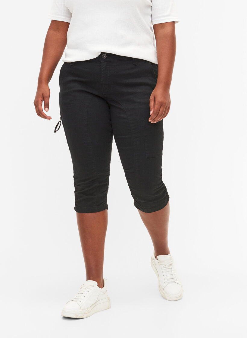 Slim fit capri jeans med lommer, Sort, Model image number 3