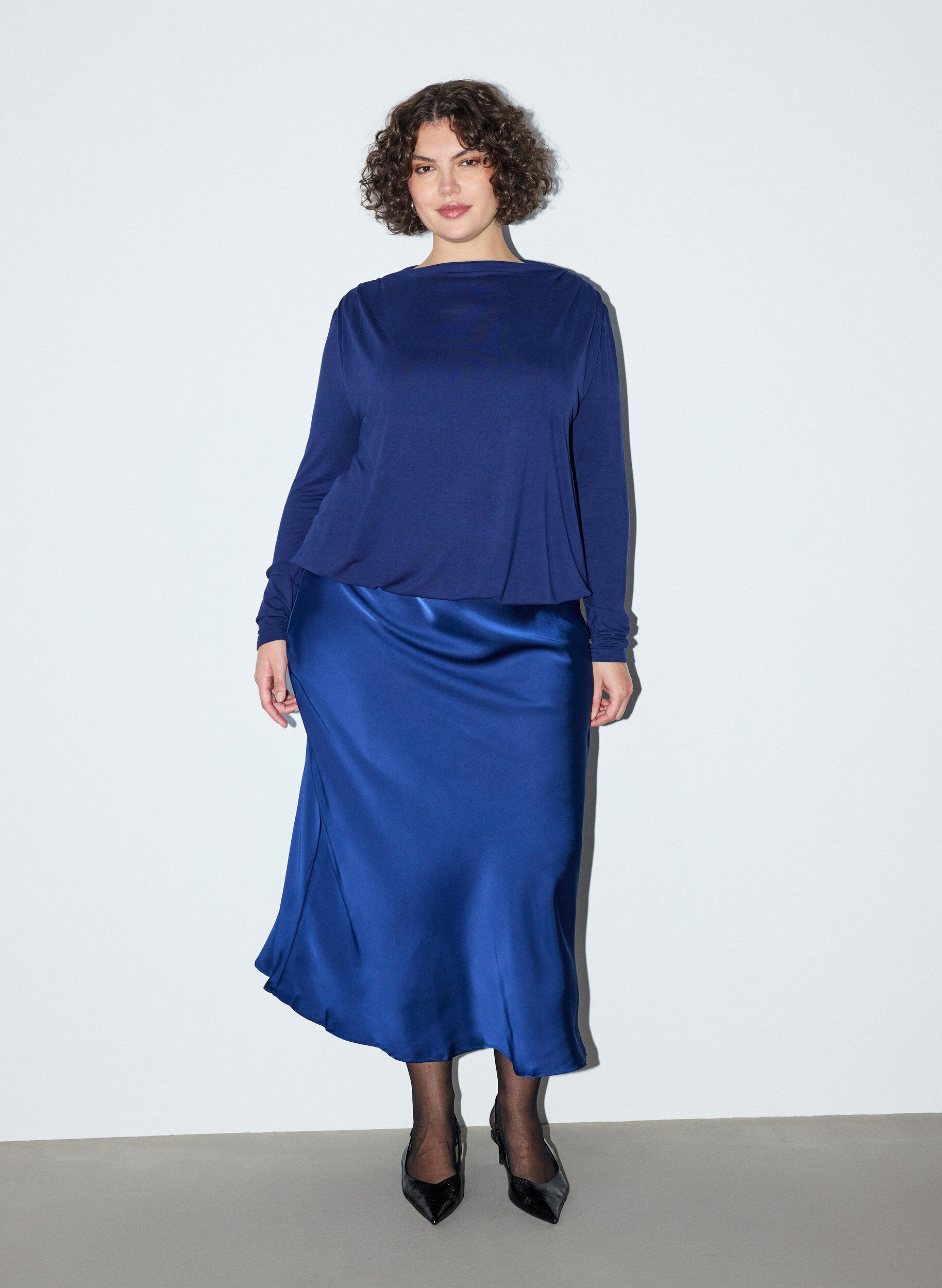 ZizziBluse med b&aring;dhals og ballonpasform, Bl&aring;, Model image number 1