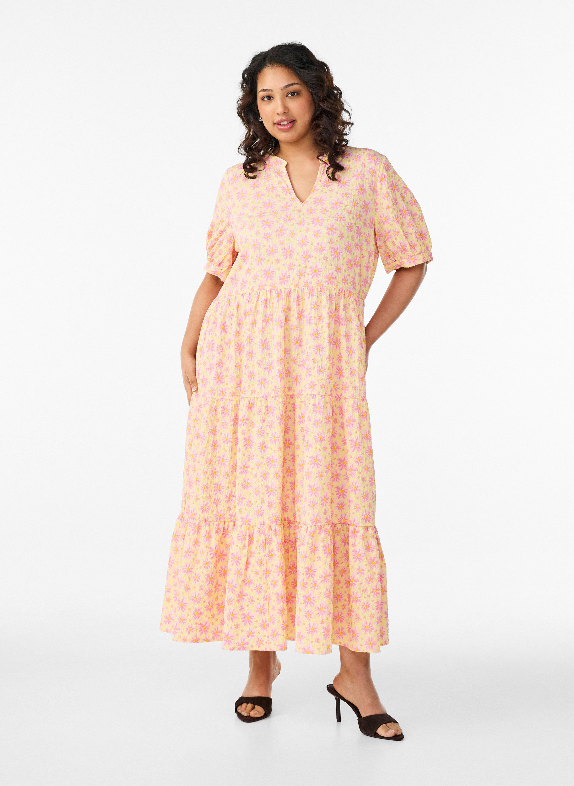 ZizziAnkellang kjole med korte &aelig;rmer og volantlag, Gul, Model image number 0