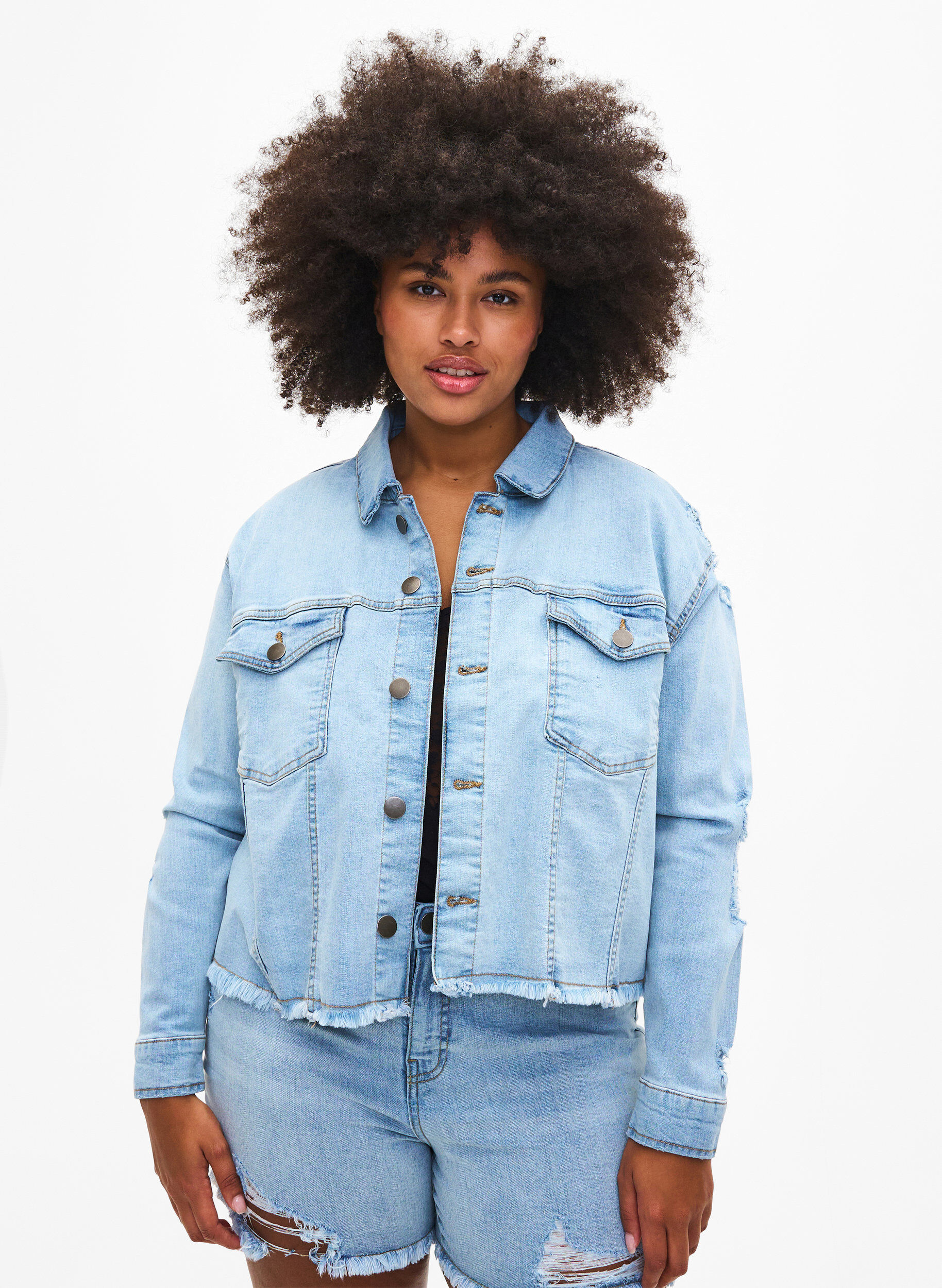 Zizzi Kort denimjakke med sliddetaljer, Light Blue Denim, Model image number 0