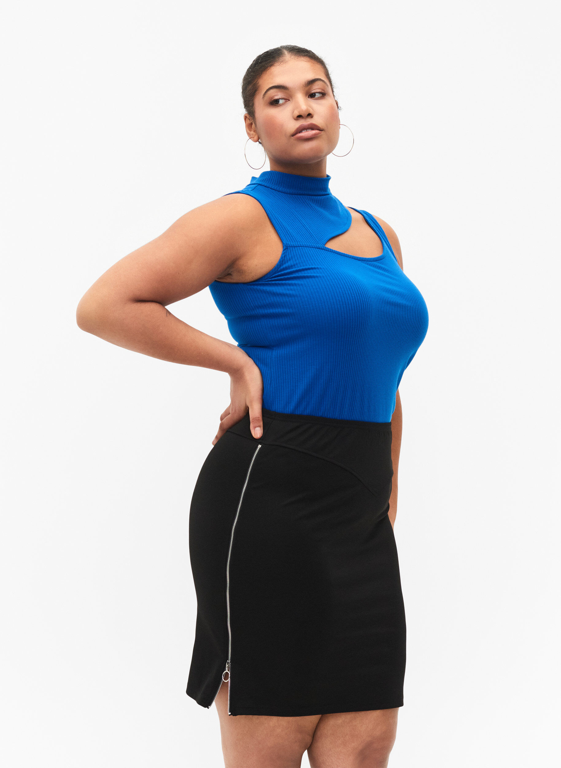 Zizzi T&aelig;tsiddende nederdel med lynl&aring;s i siden, Black, Model image number 0