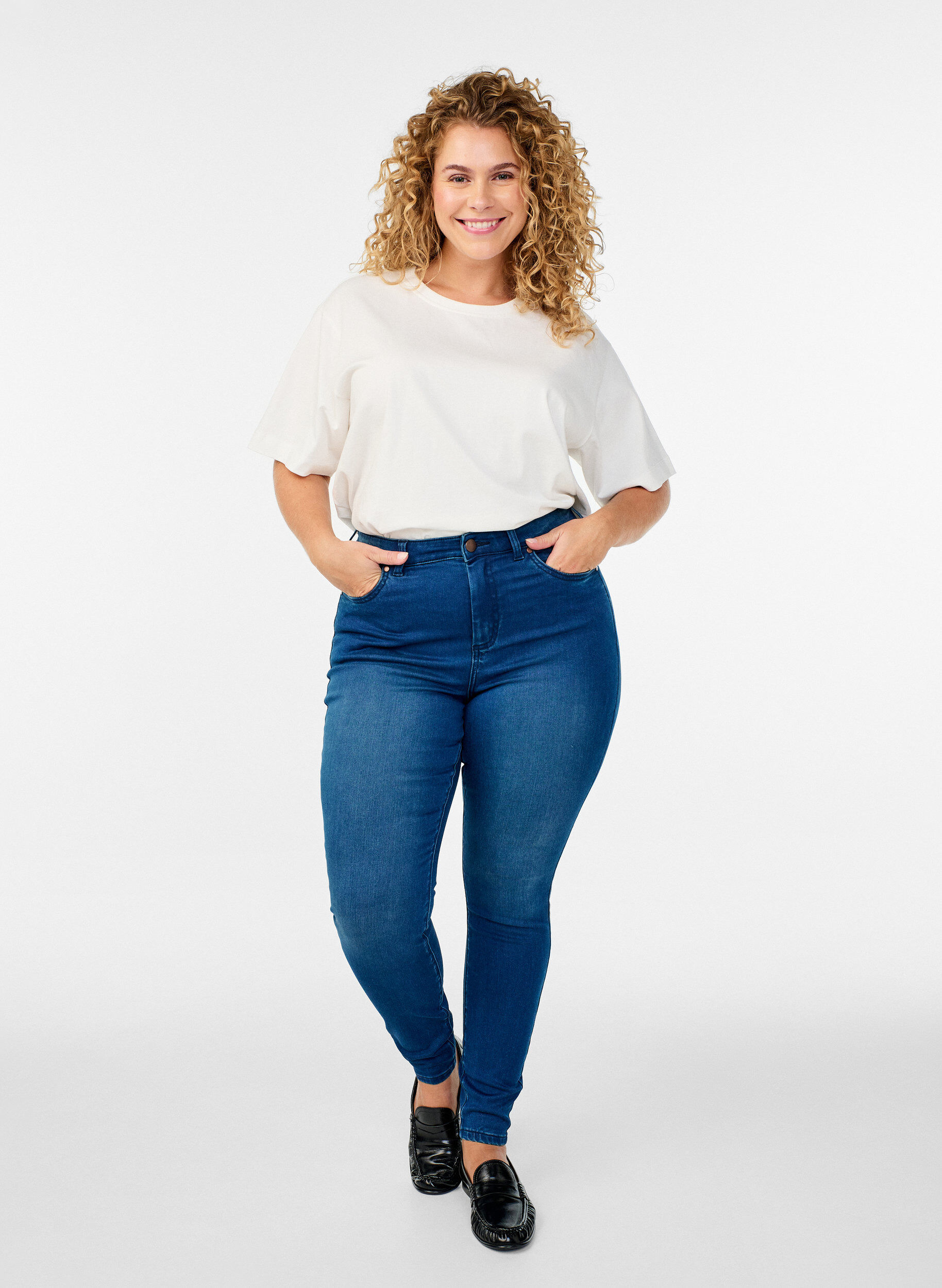 Super slim Amy jeans med h&oslash;j talje, Bl&aring;, Model