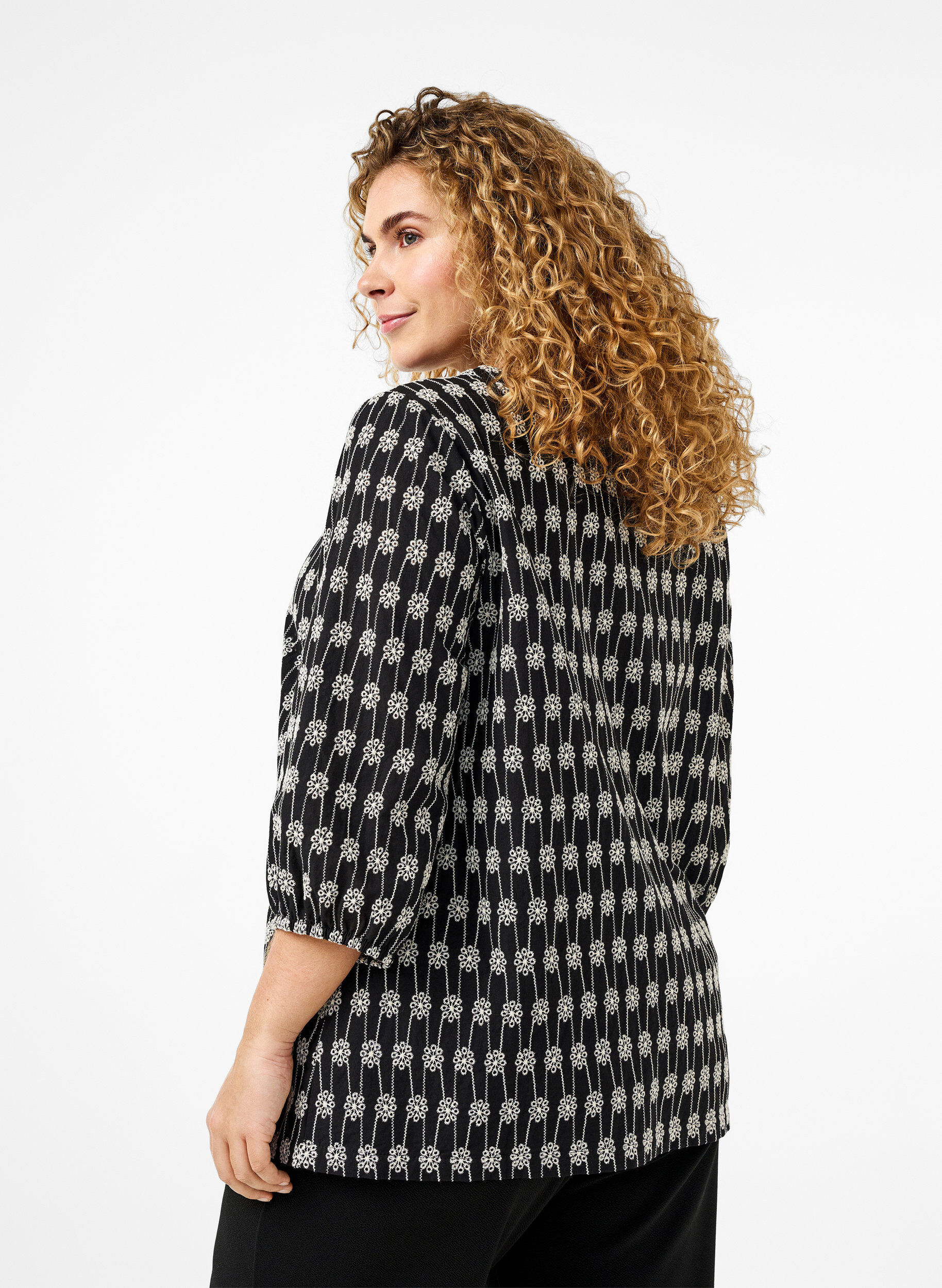 Zizzi Skjortebluse i bomuld med blomsterm&oslash;nster, Black, Model image number 1