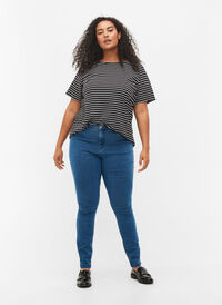 Højtaljede super slim Amy jeans, Mid Blue, Model