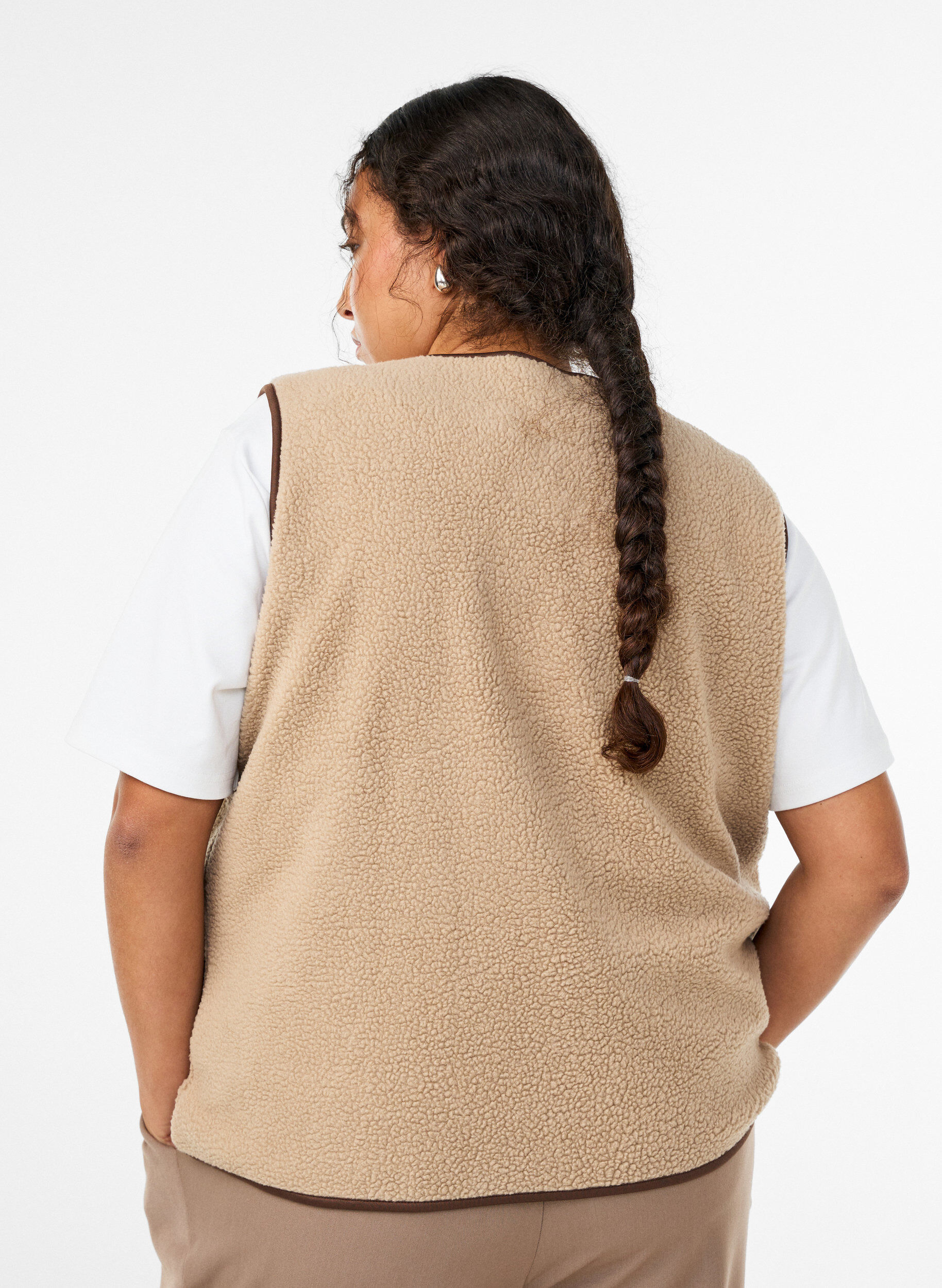 Zizzi Vest i teddyfleece med kontrastkanter, Beige, Model image number 2