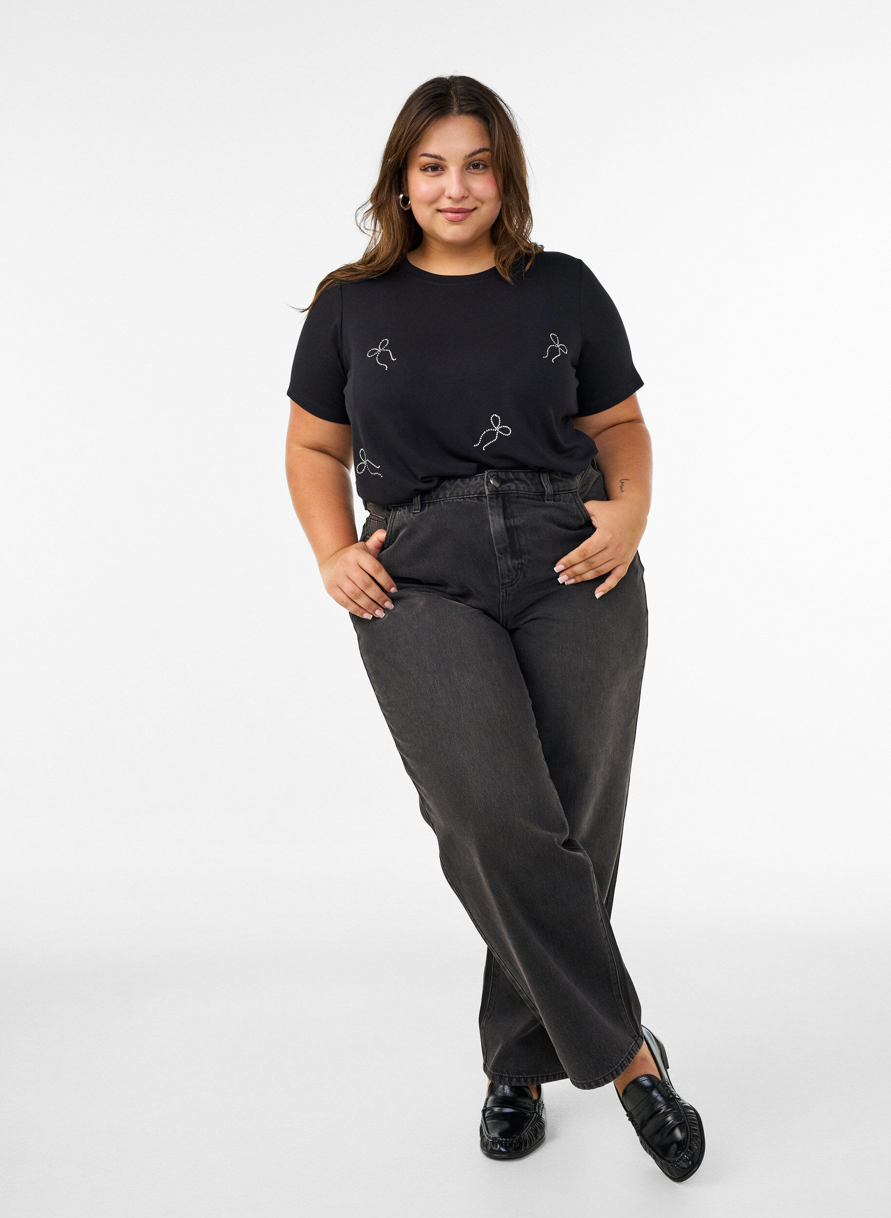 ZizziT-shirt i viskose med rhinsten, Sort, Model image number 1